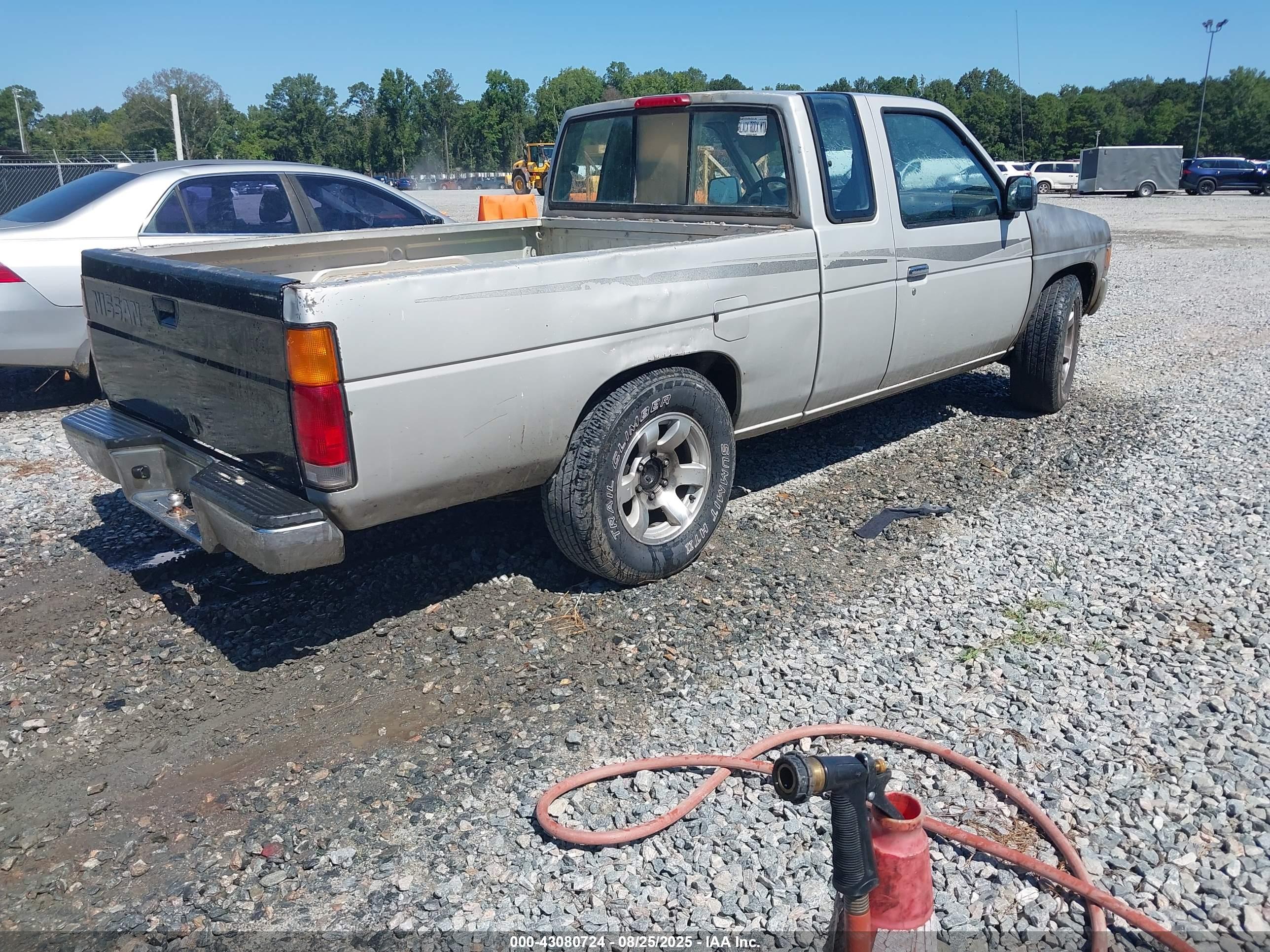NISSAN 4X2 image 4