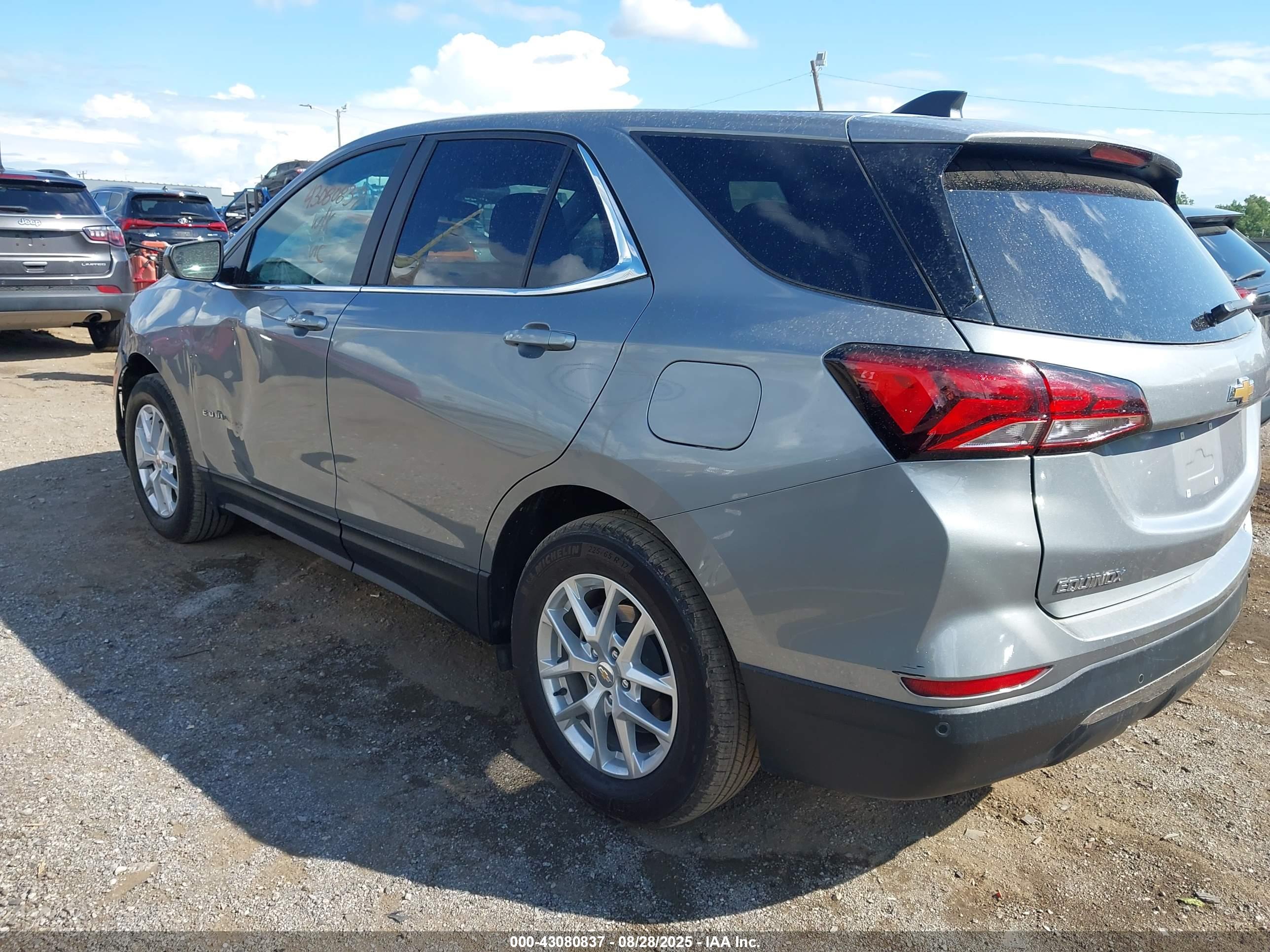 CHEVROLET EQUINOX image 3