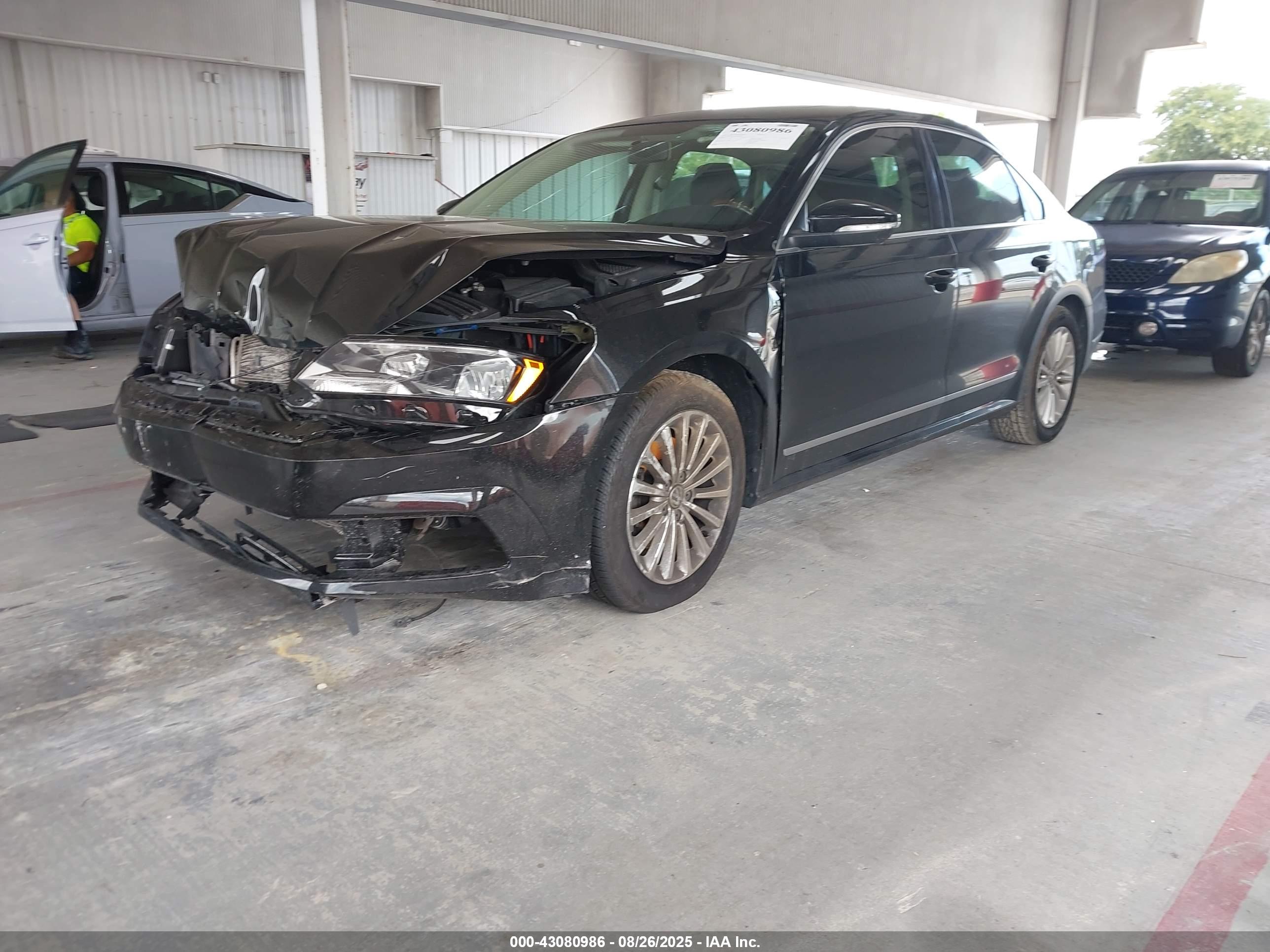 VOLKSWAGEN PASSAT image 2