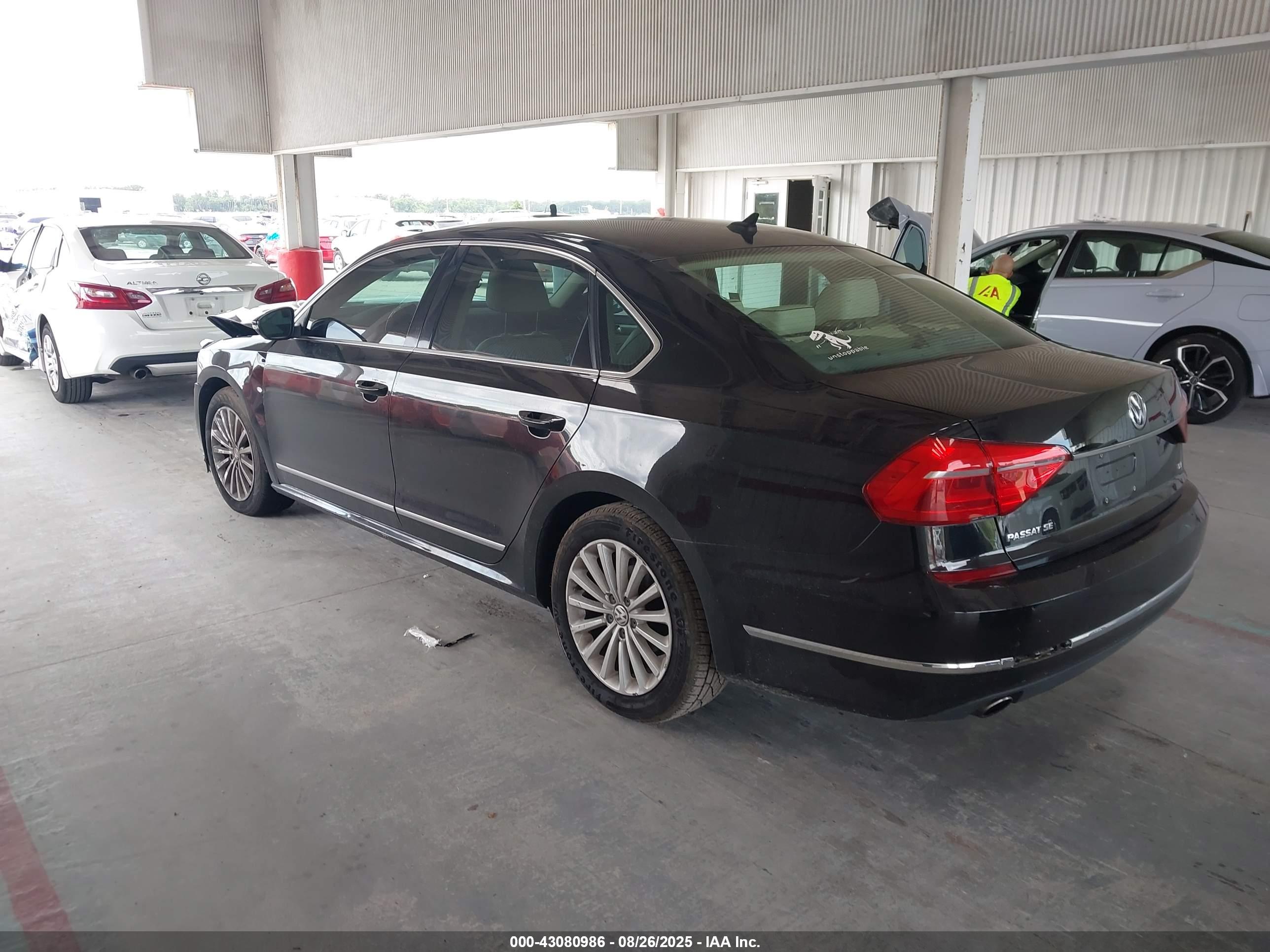 VOLKSWAGEN PASSAT image 3