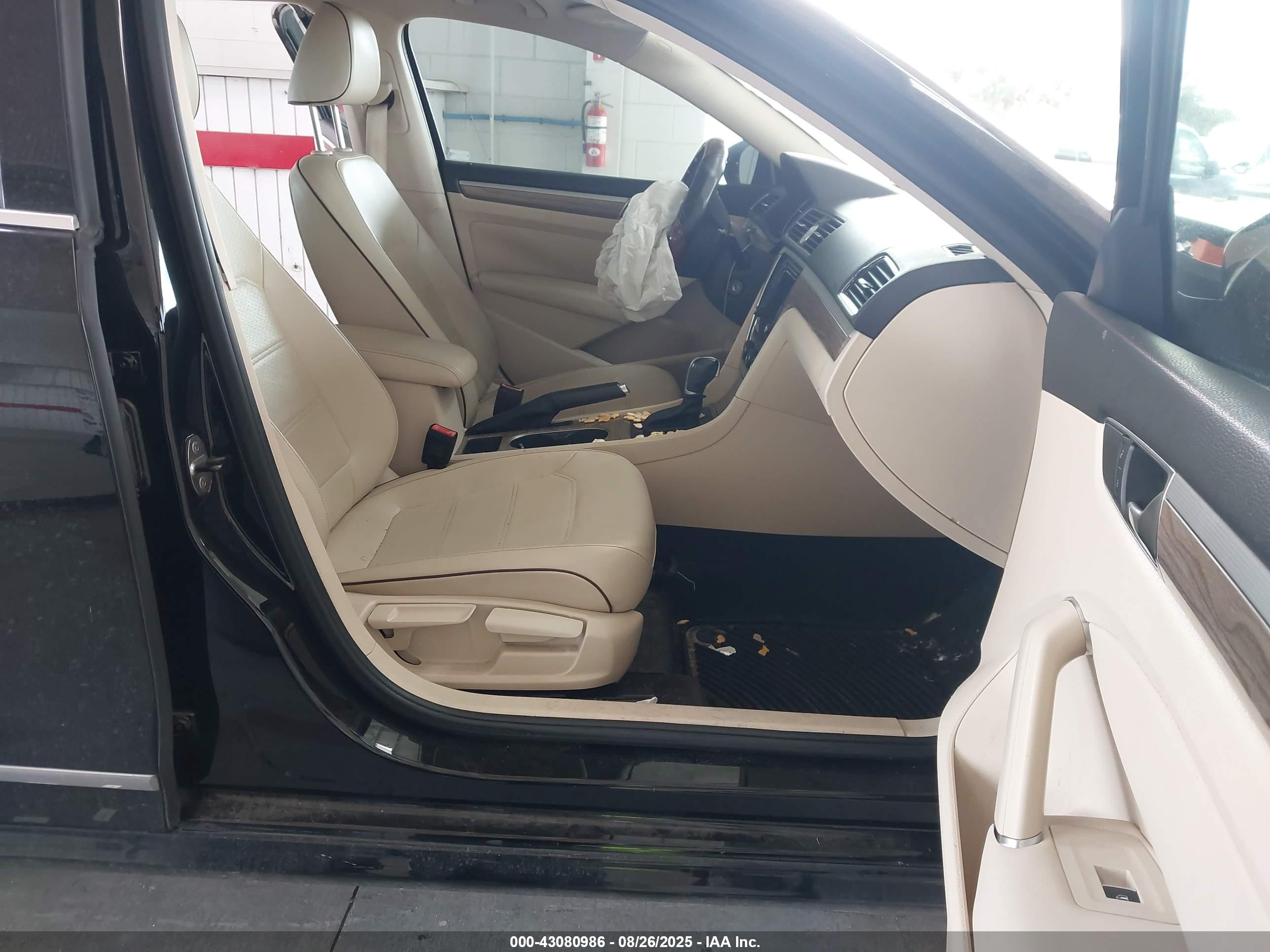 VOLKSWAGEN PASSAT image 5