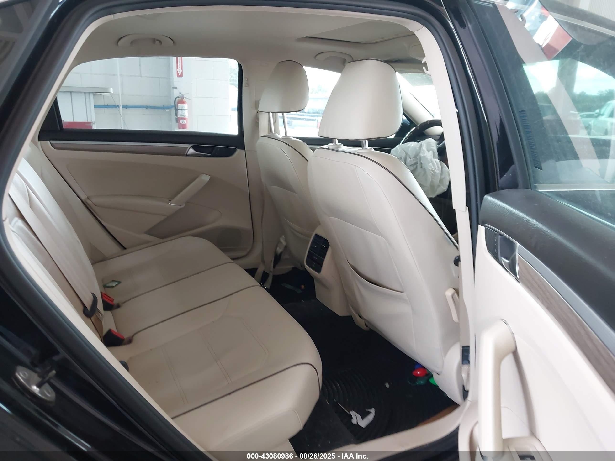 VOLKSWAGEN PASSAT image 8