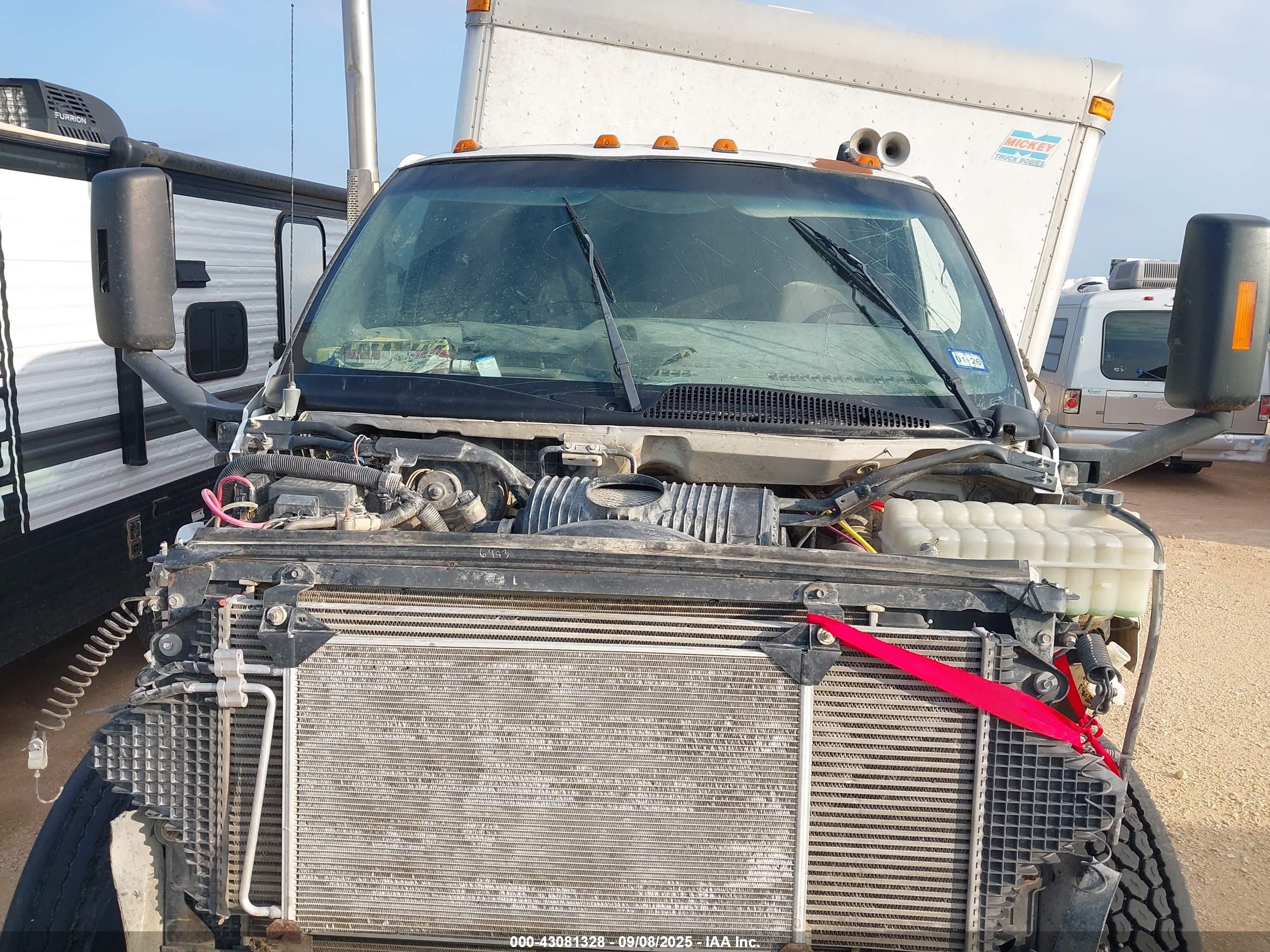 CHEVROLET CC7500 image 10