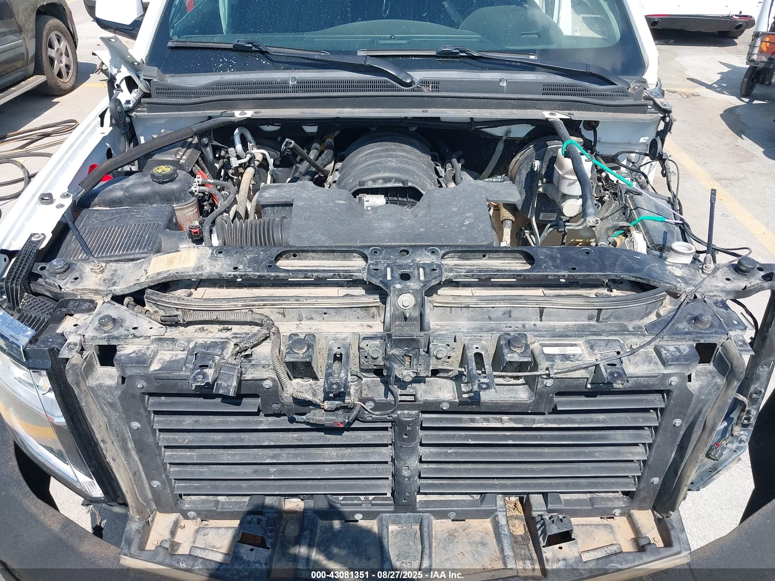 CHEVROLET SUBURBAN image 10