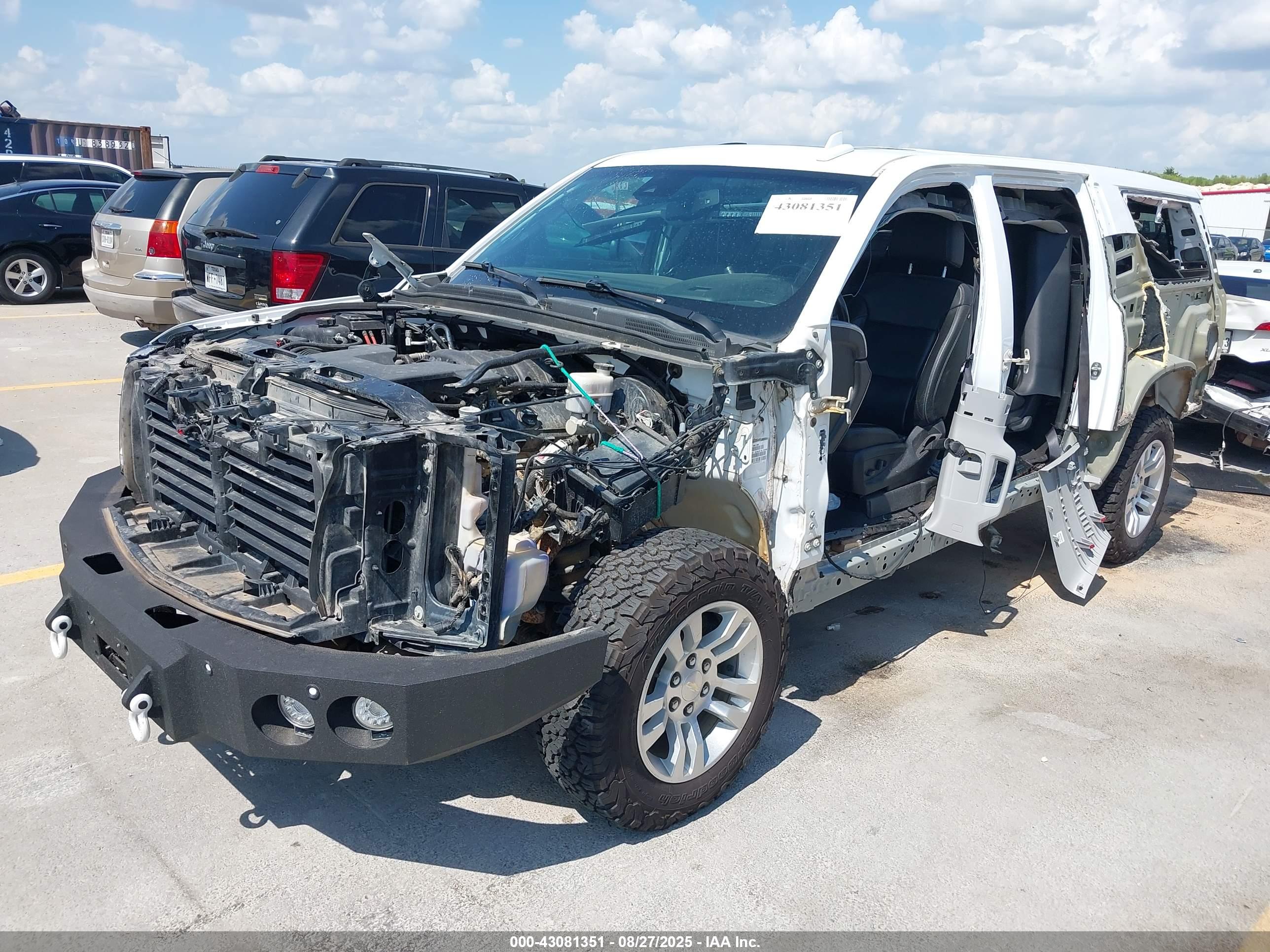 CHEVROLET SUBURBAN image 2