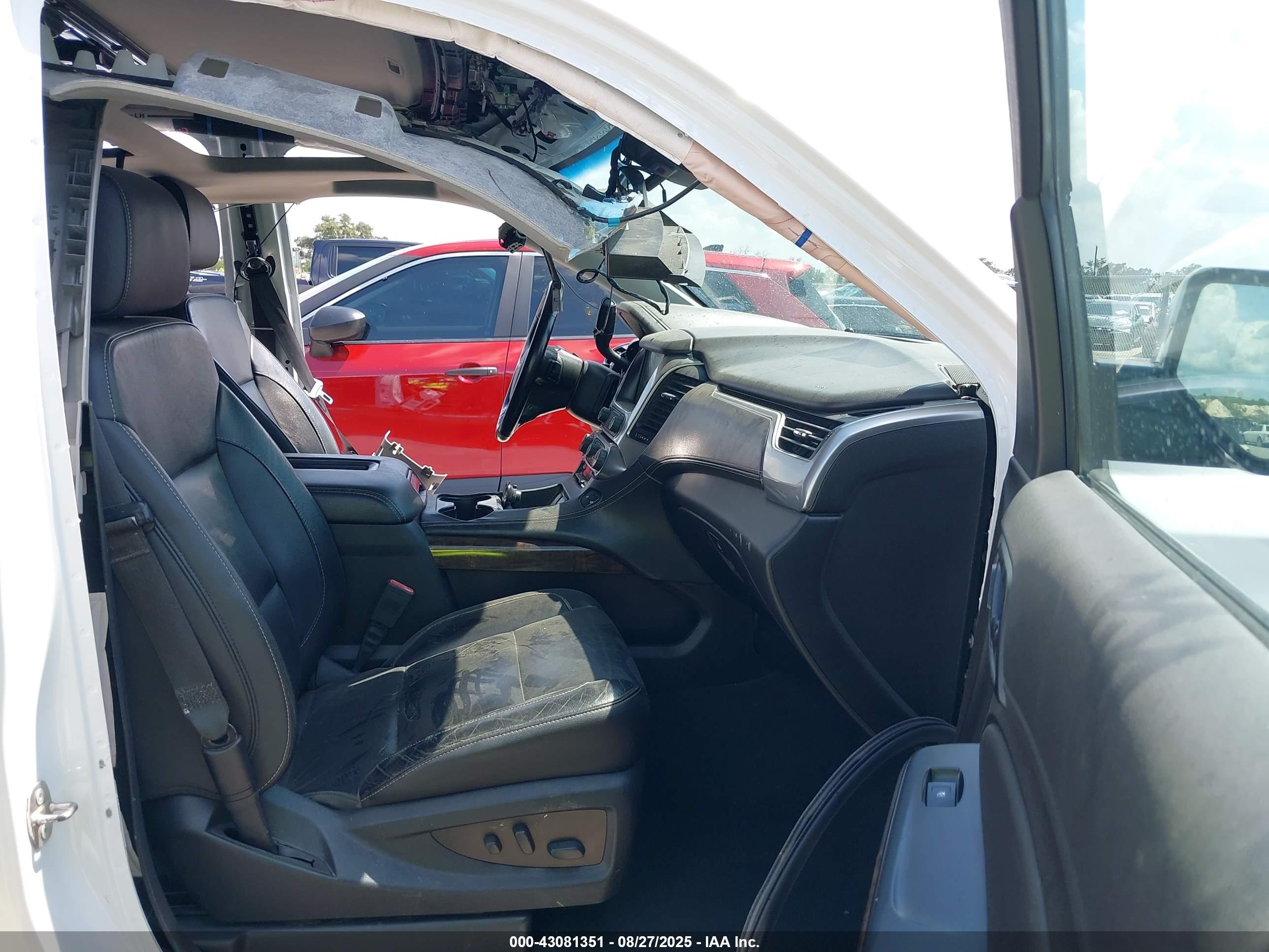 CHEVROLET SUBURBAN image 5