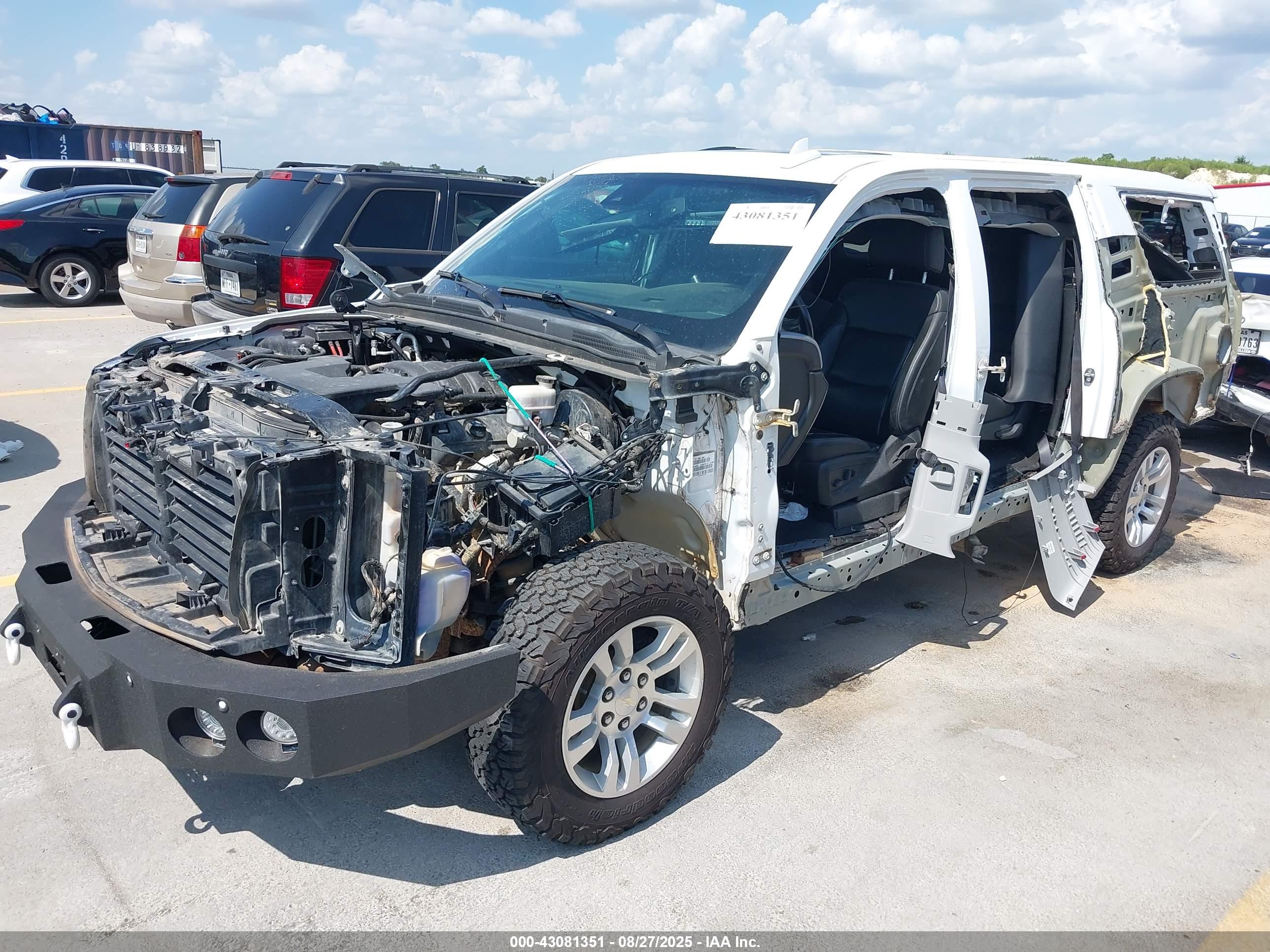CHEVROLET SUBURBAN image 6
