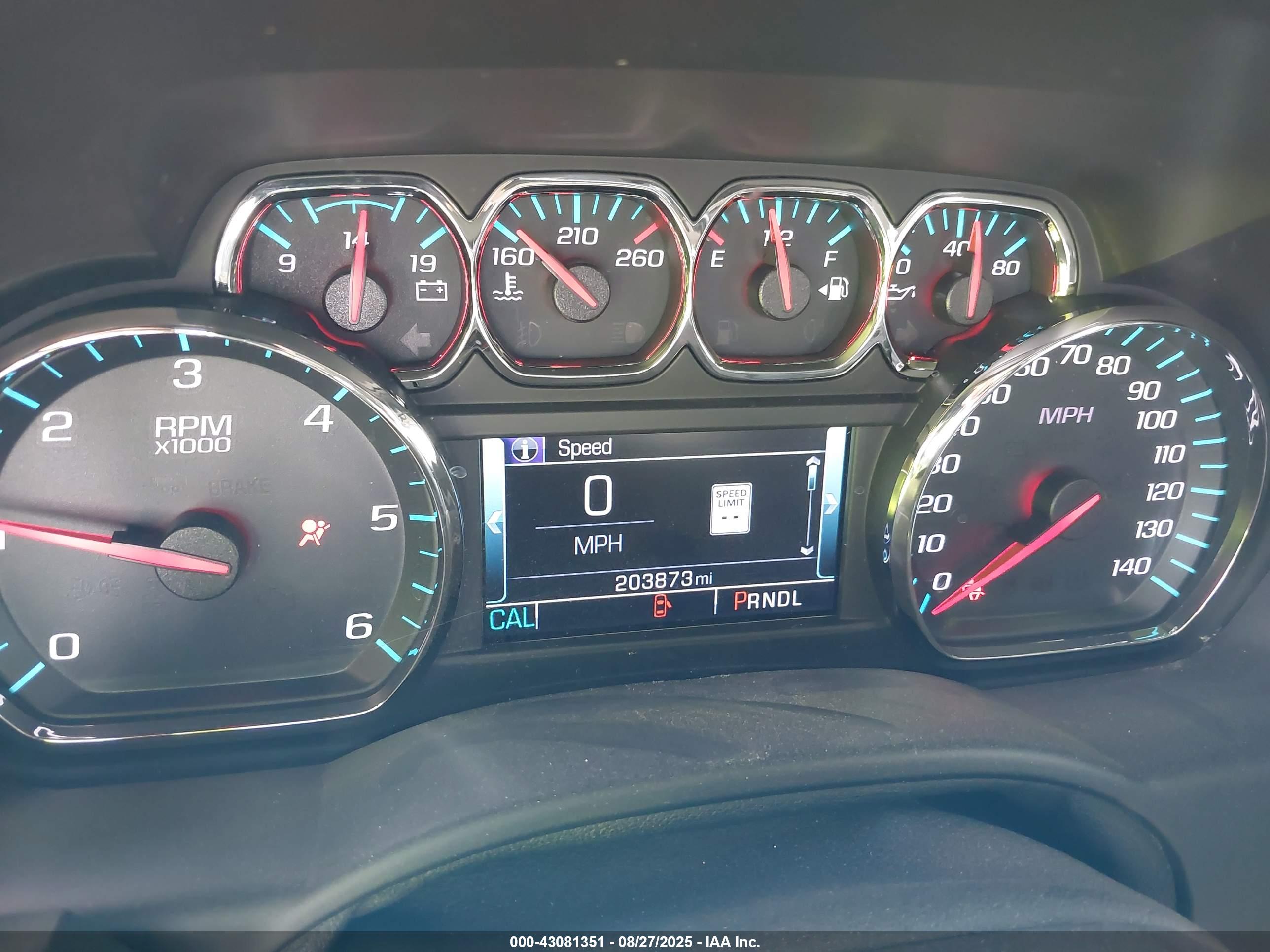 CHEVROLET SUBURBAN image 7
