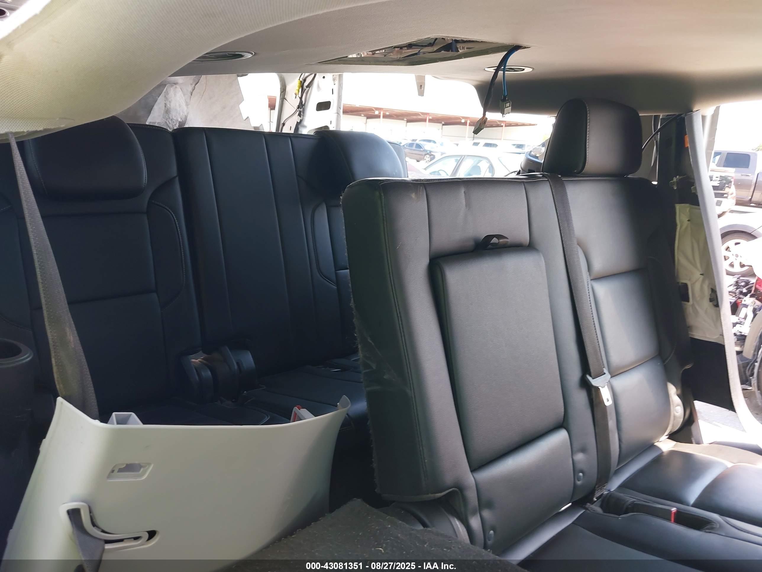 CHEVROLET SUBURBAN image 8