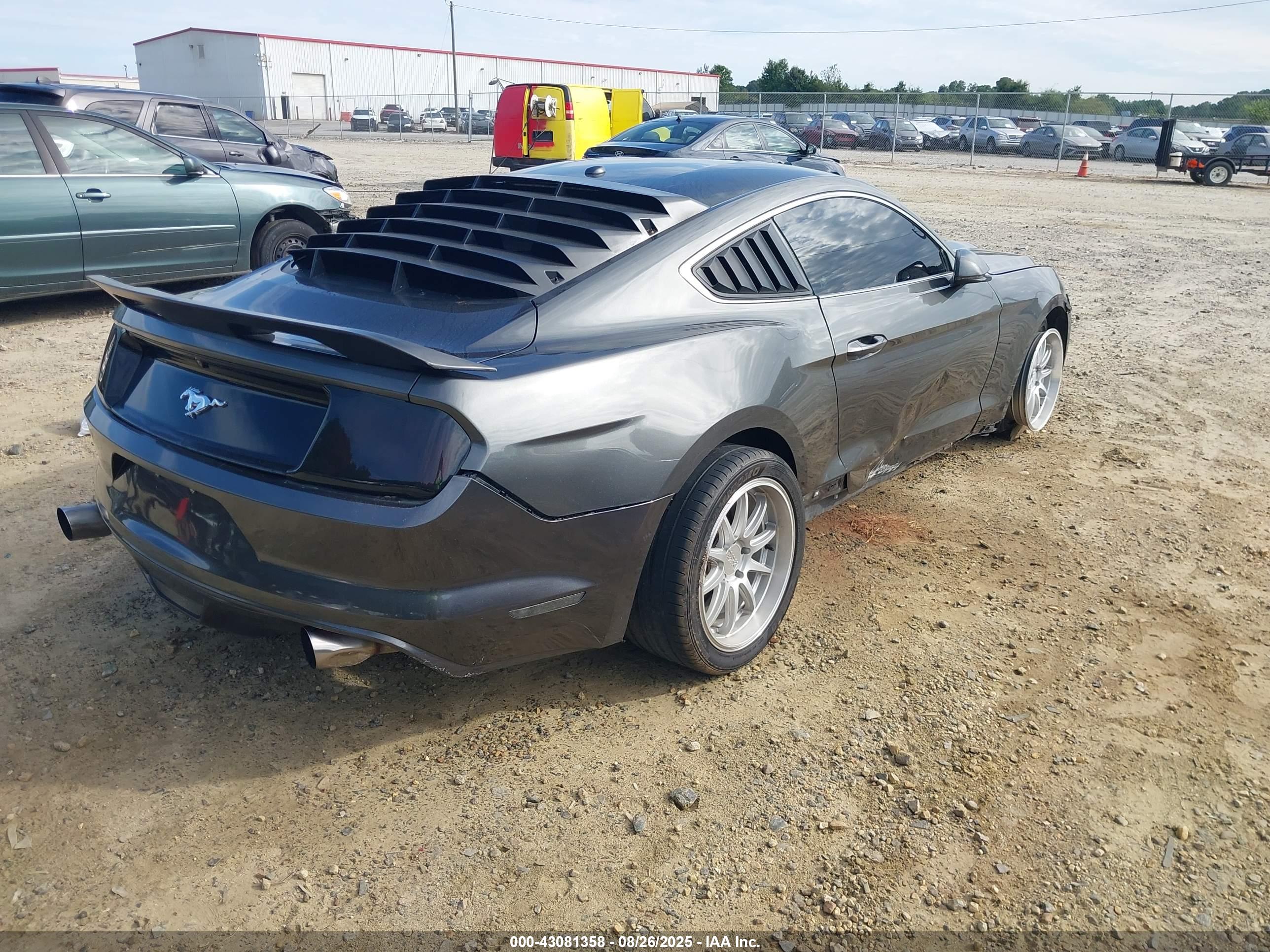 FORD MUSTANG image 4