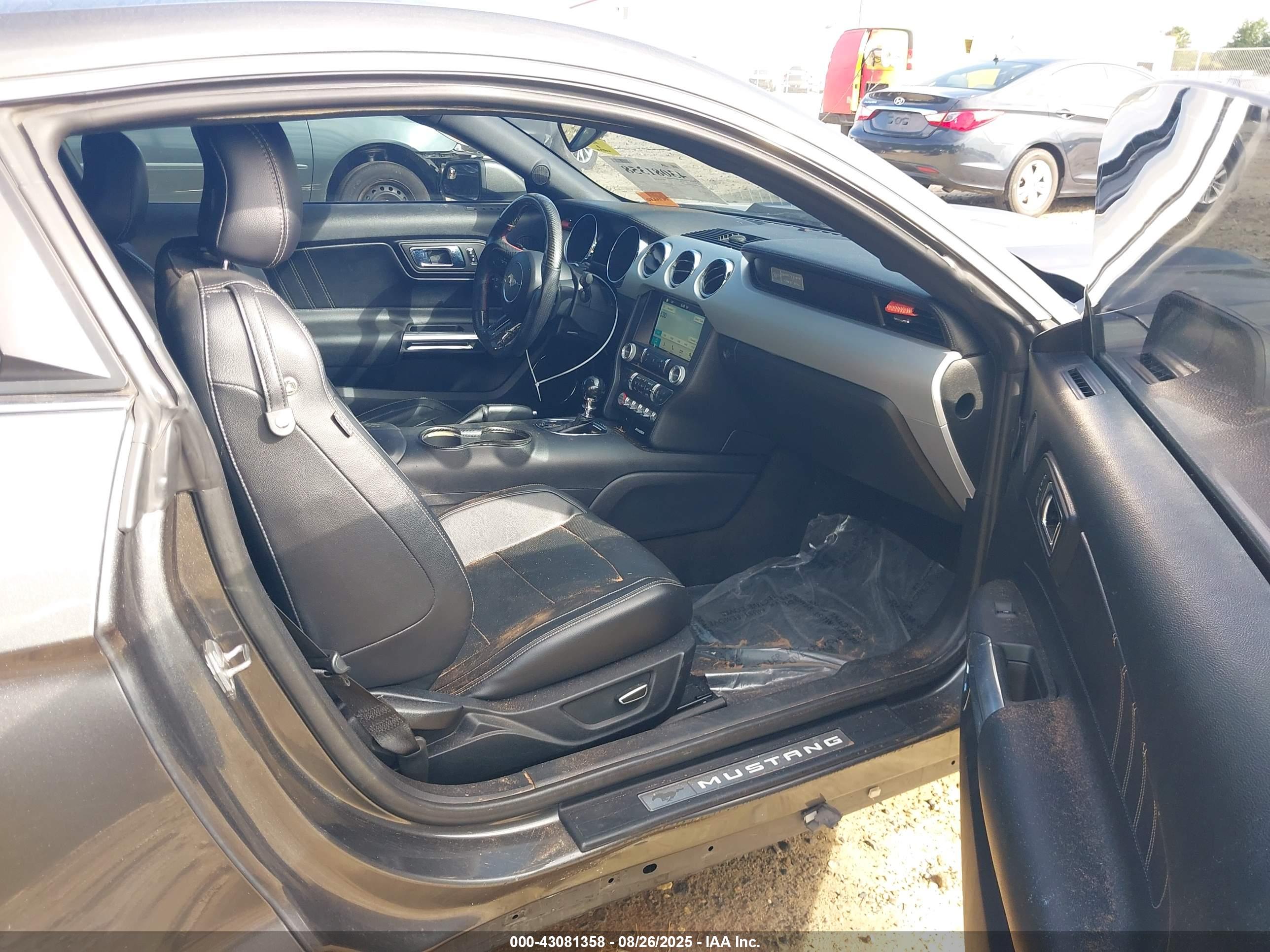 FORD MUSTANG image 5