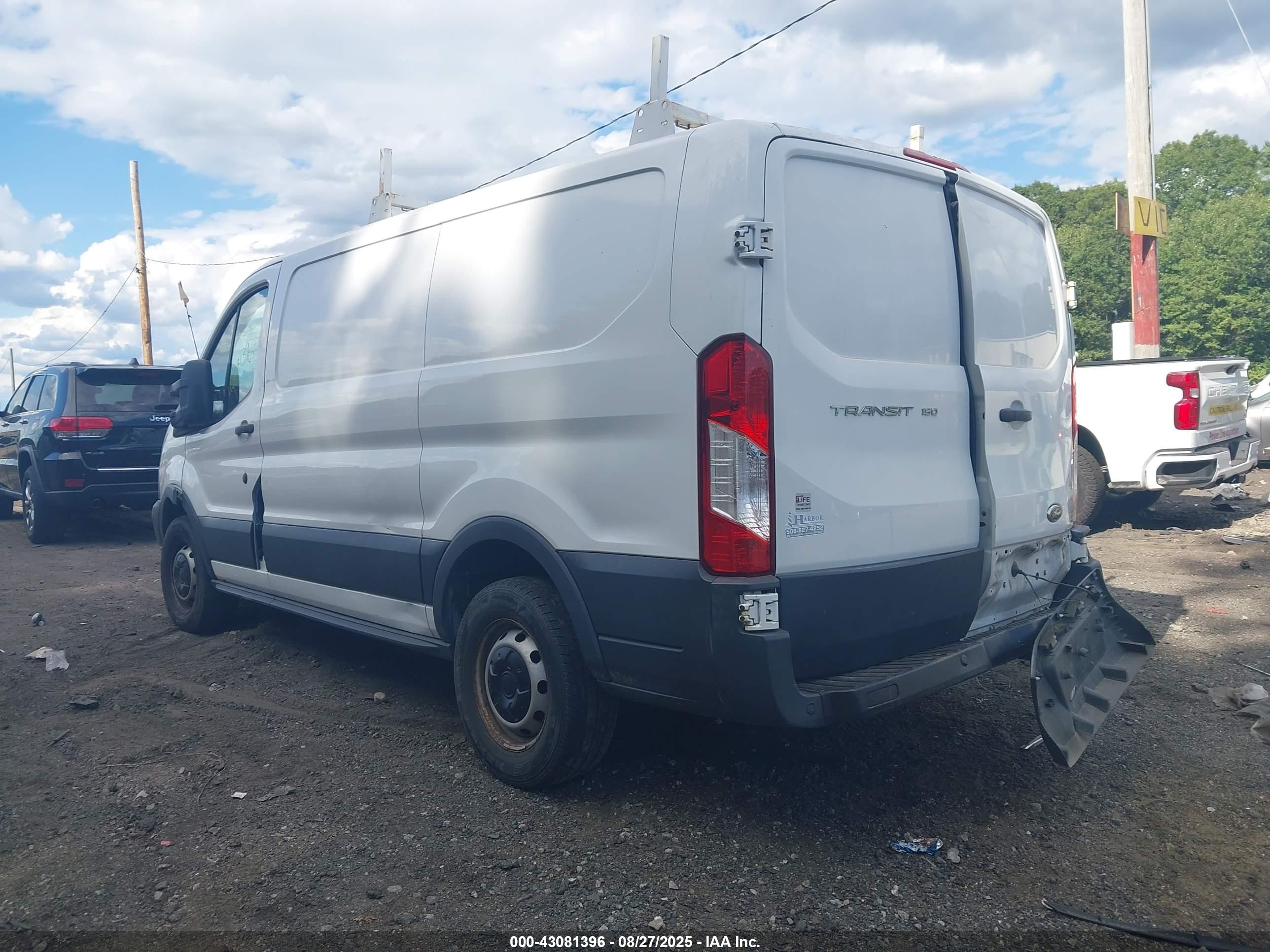 FORD TRANSIT-150 image 3
