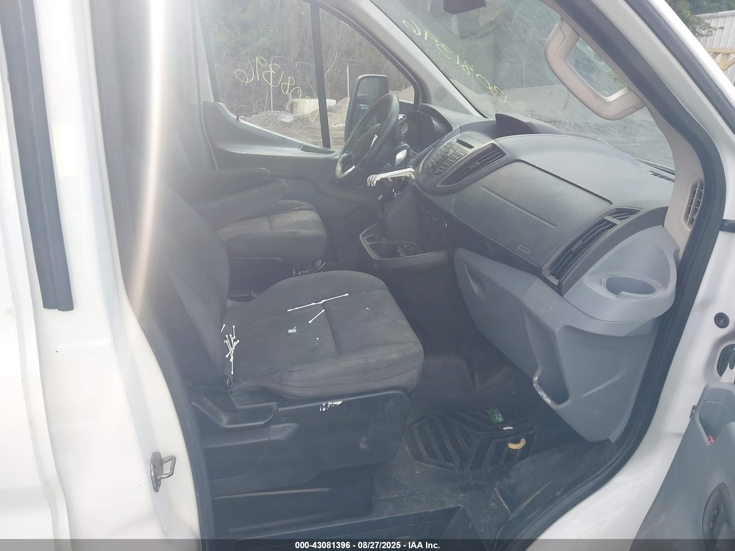FORD TRANSIT-150 image 5