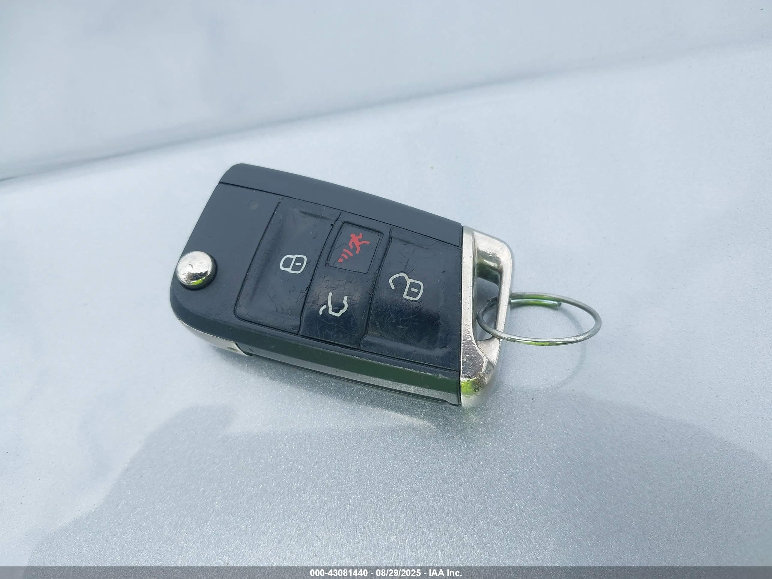 VOLKSWAGEN TIGUAN image 11