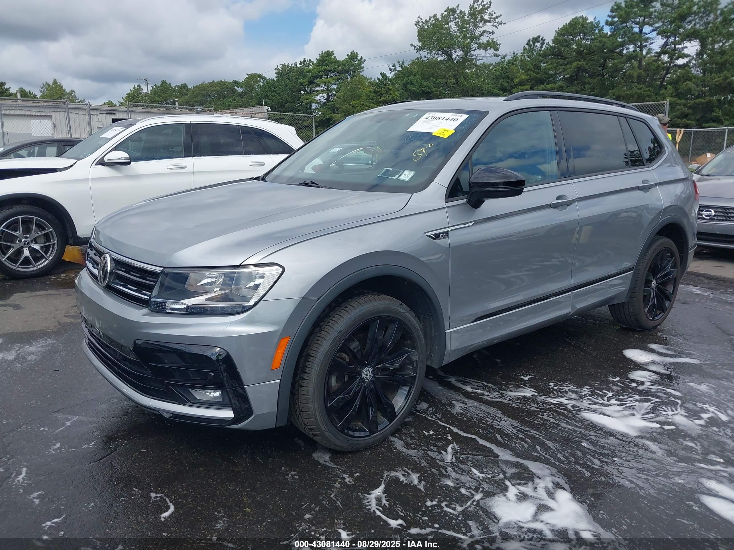 VOLKSWAGEN TIGUAN image 2