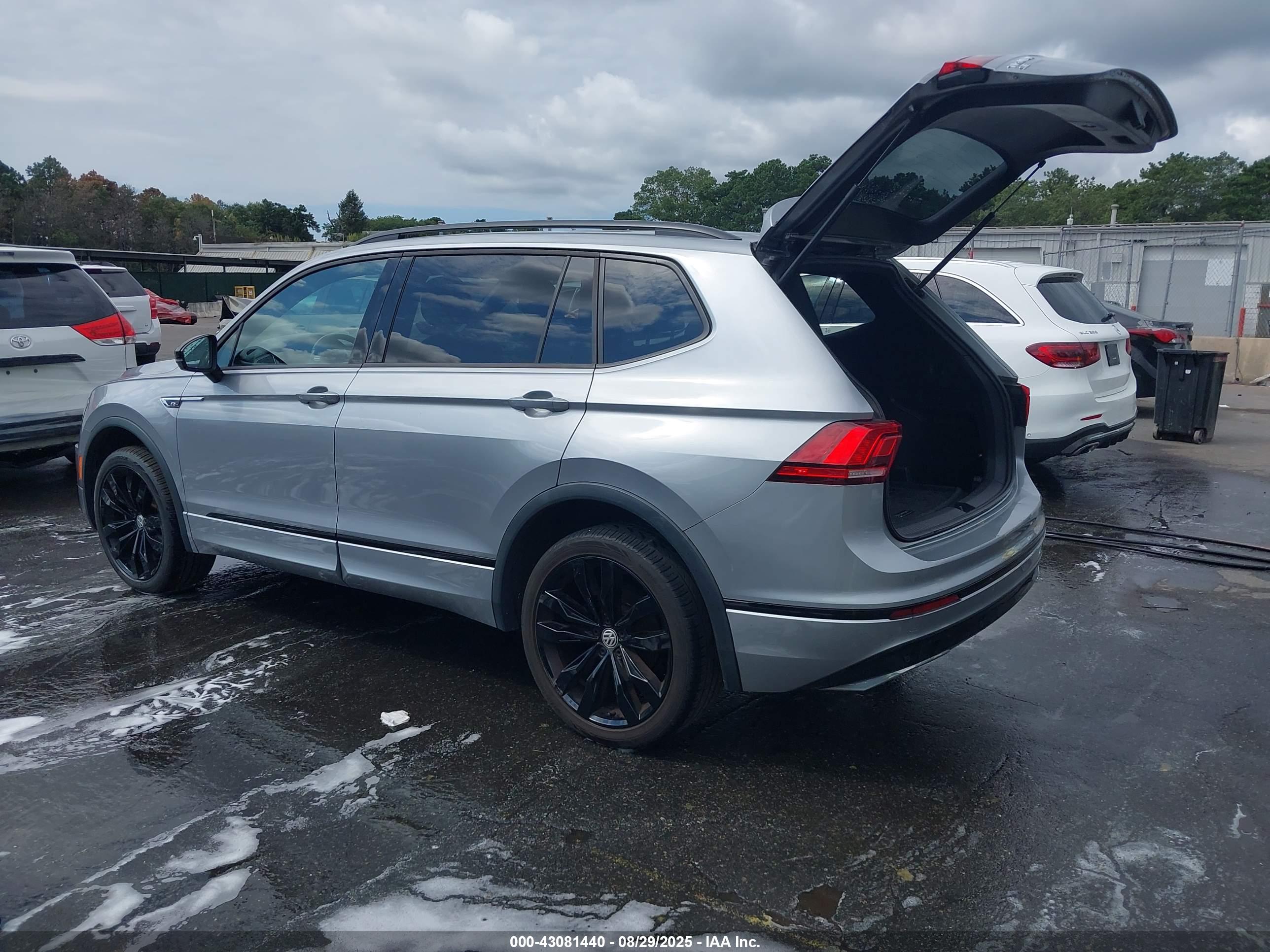 VOLKSWAGEN TIGUAN image 3