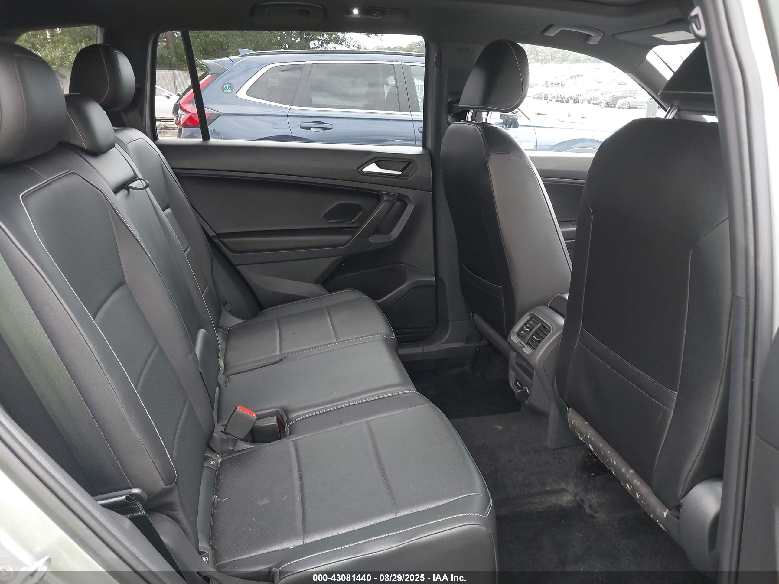 VOLKSWAGEN TIGUAN image 8