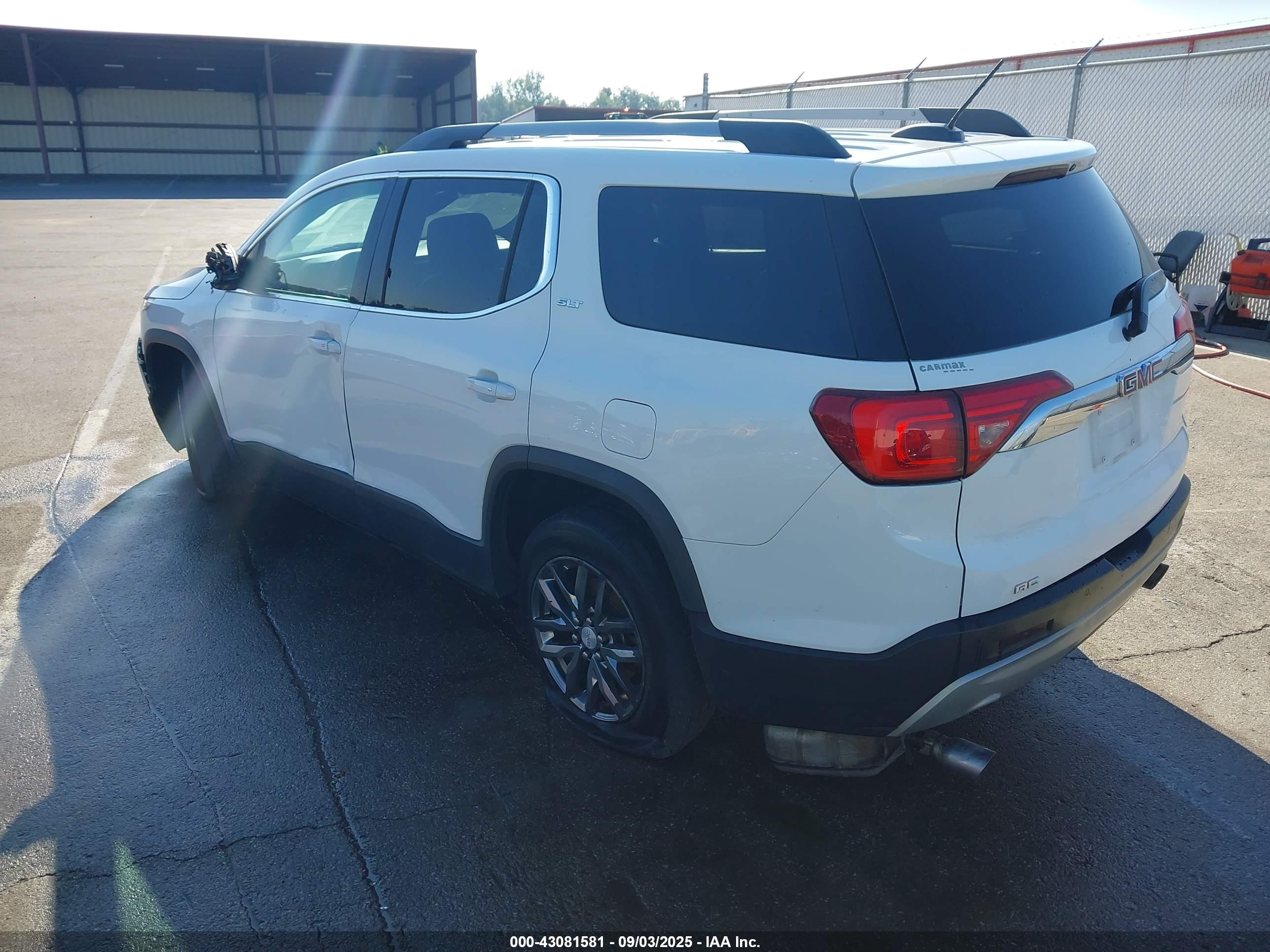 GMC ACADIA image 3