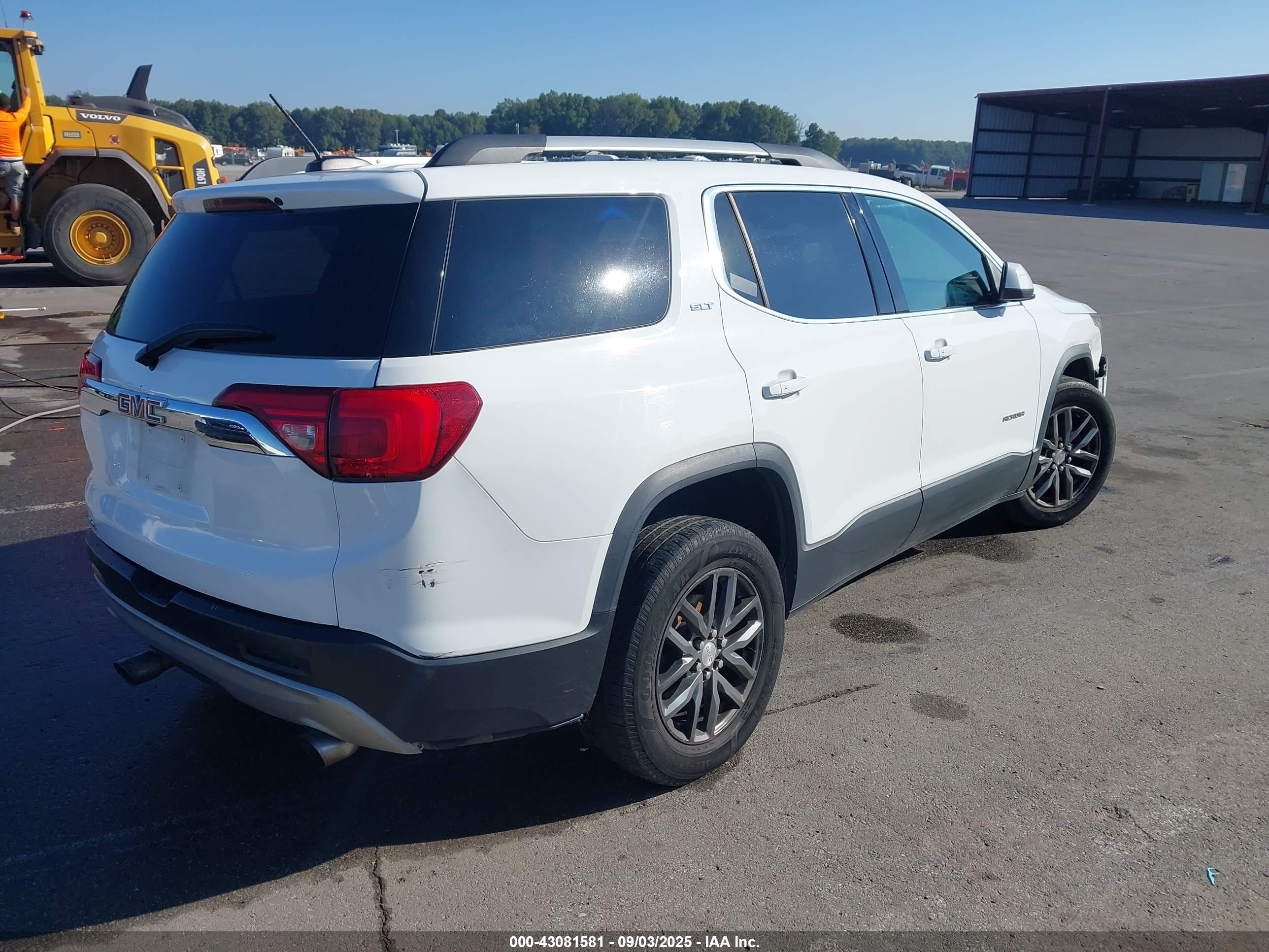 GMC ACADIA image 4