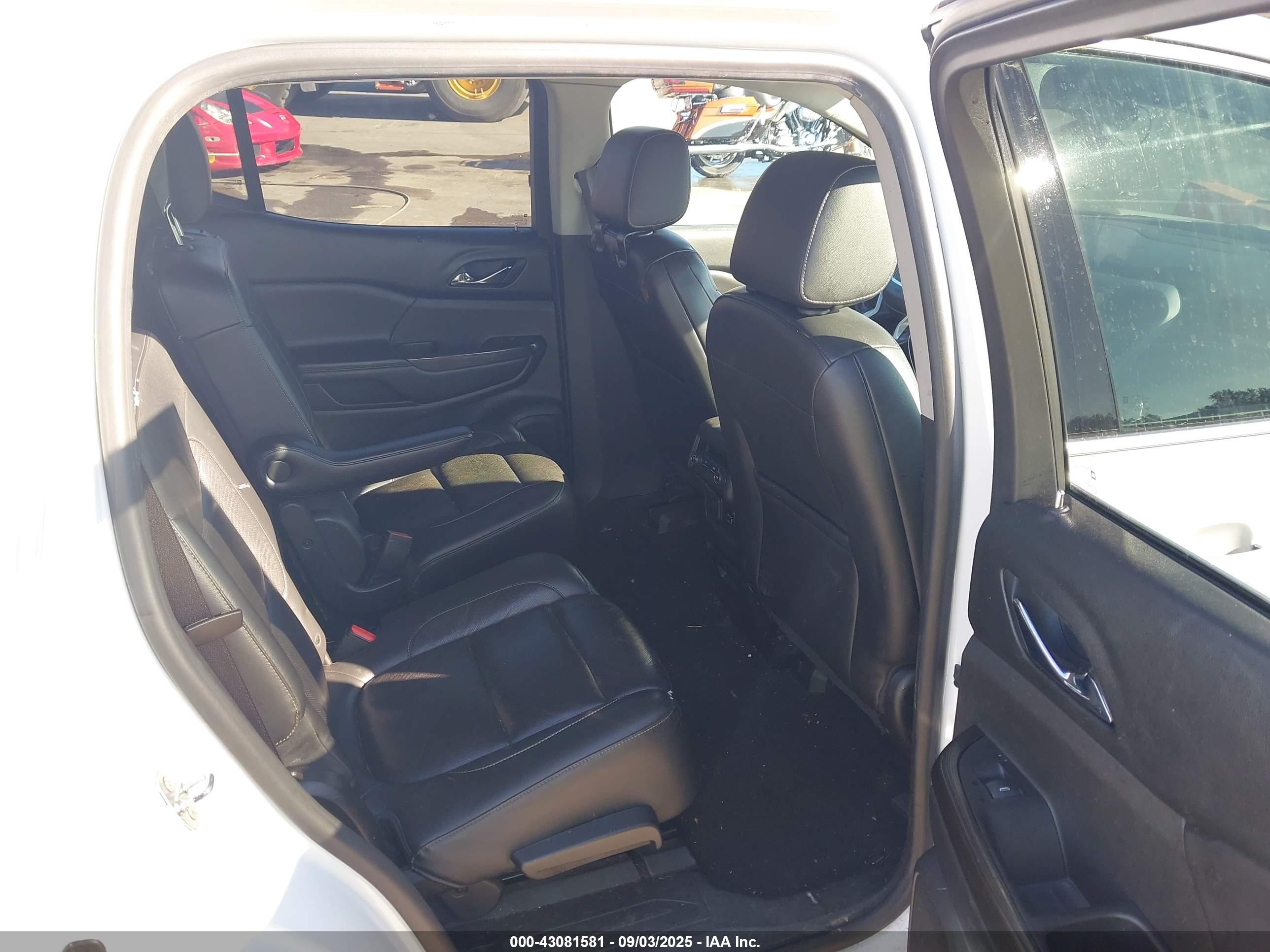 GMC ACADIA image 8