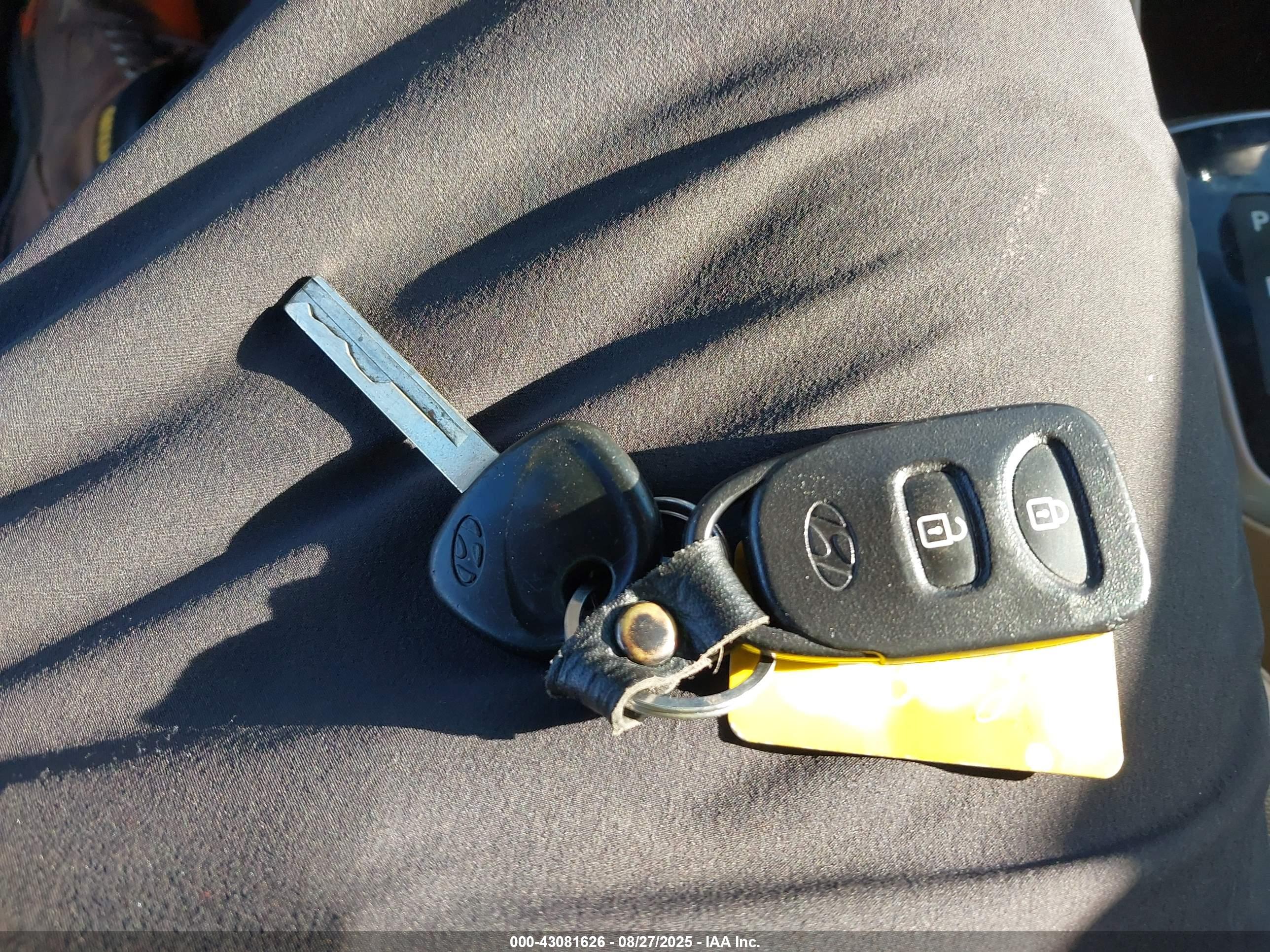 HYUNDAI ACCENT image 11