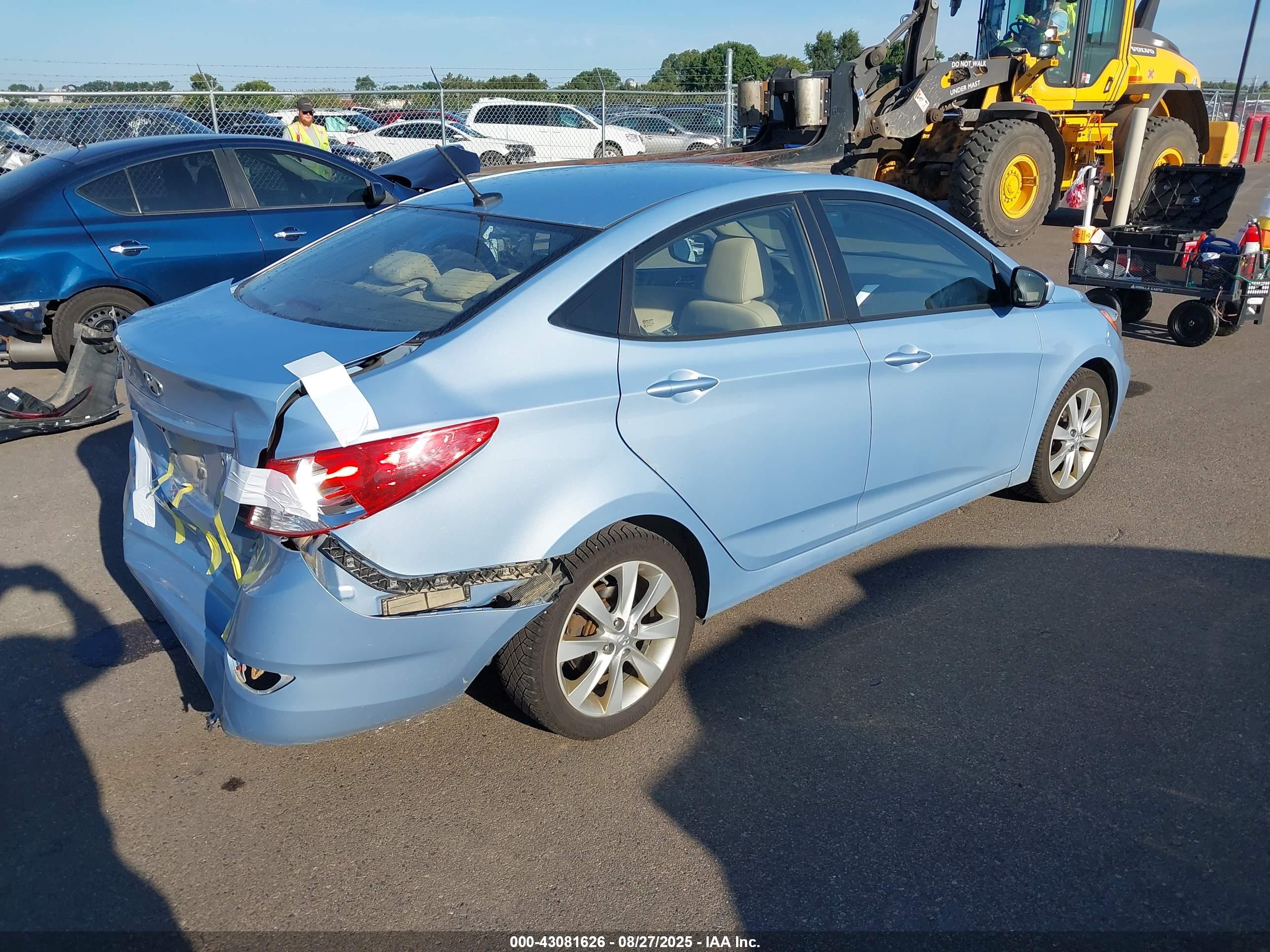 HYUNDAI ACCENT image 4