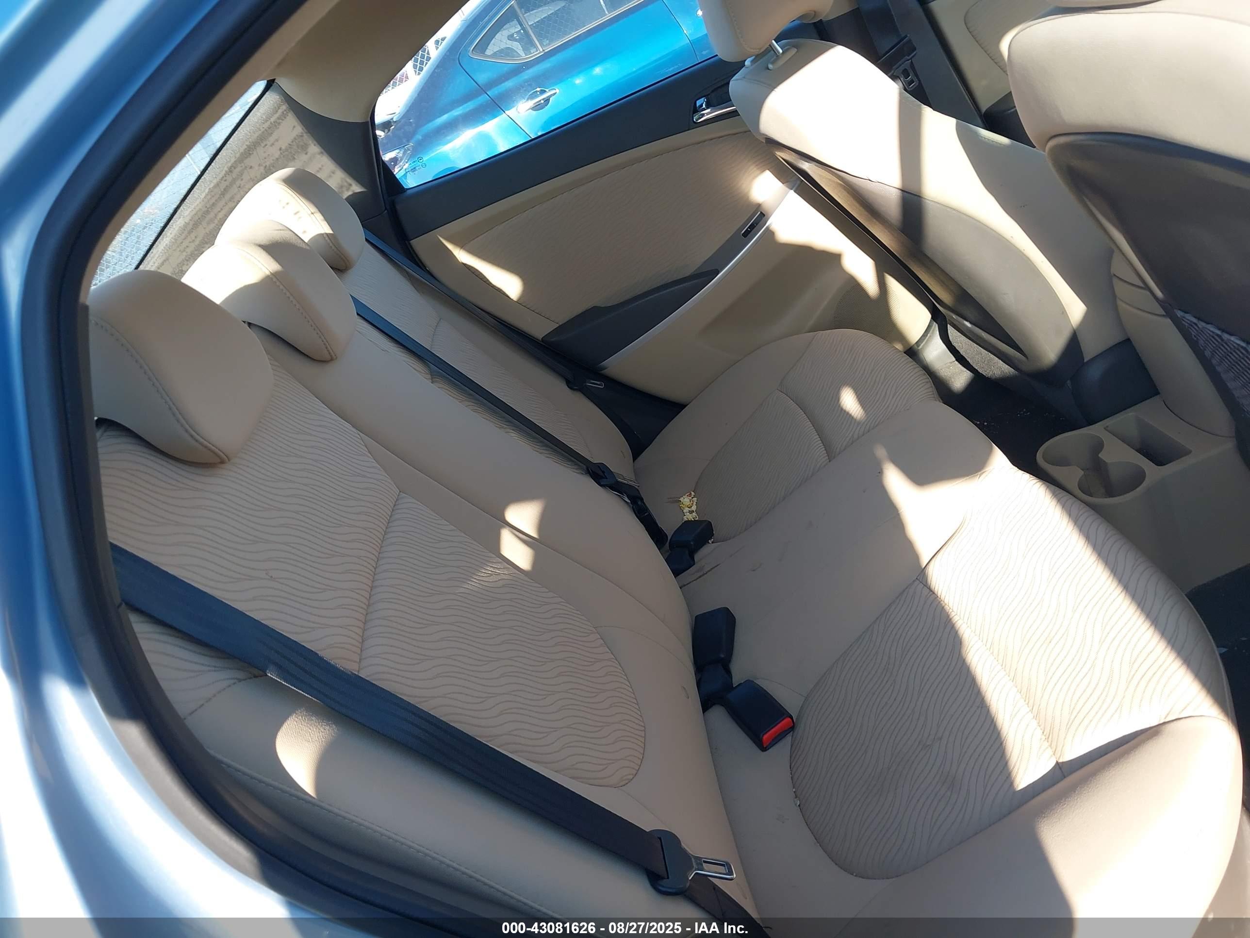 HYUNDAI ACCENT image 8