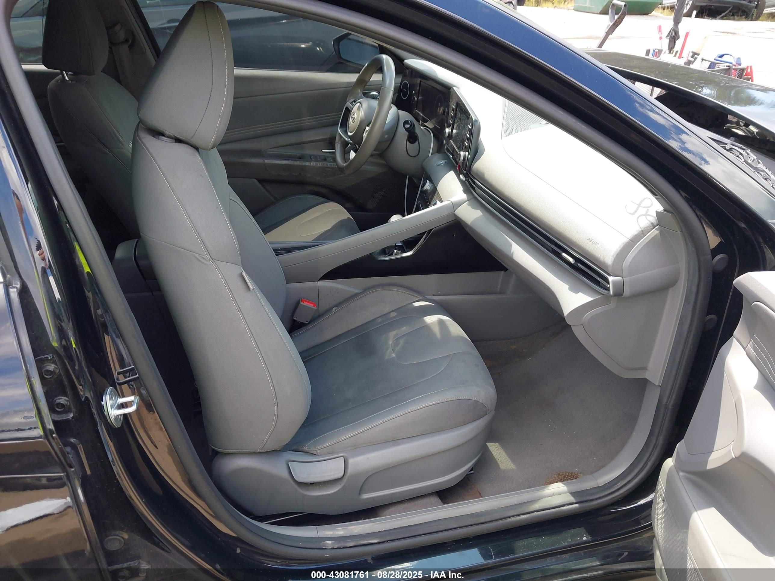 HYUNDAI ELANTRA image 5