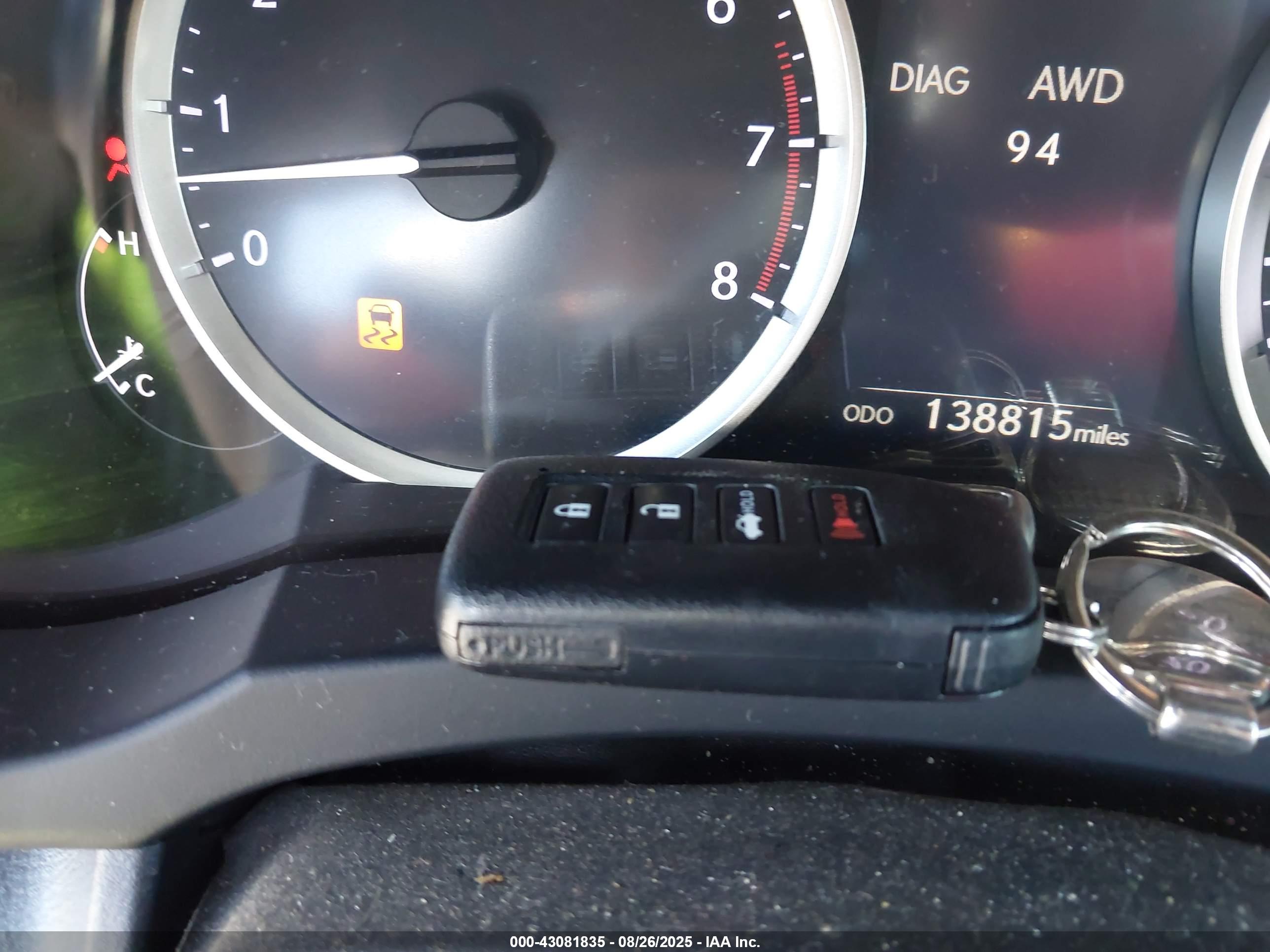LEXUS IS image 11
