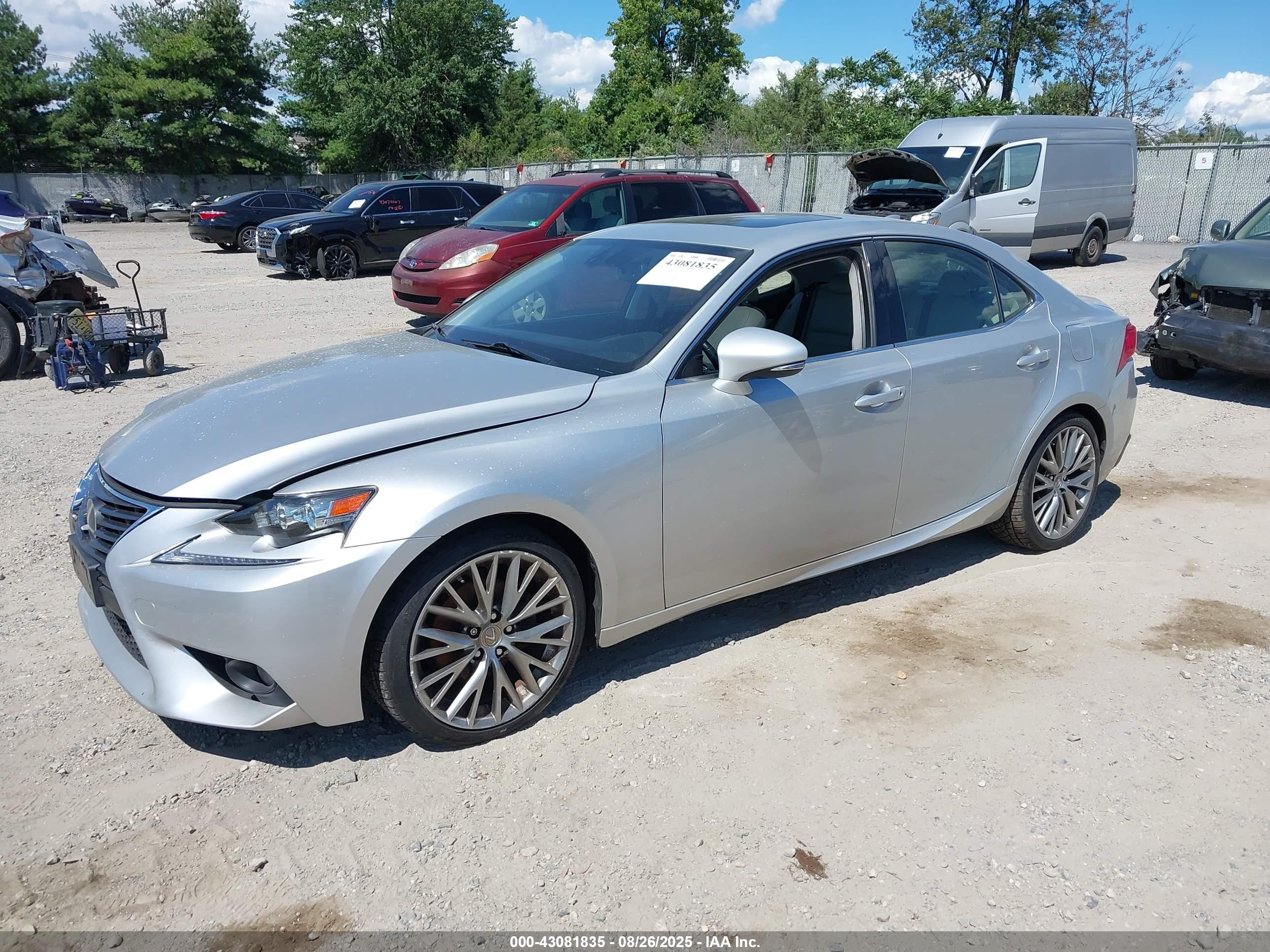LEXUS IS image 2