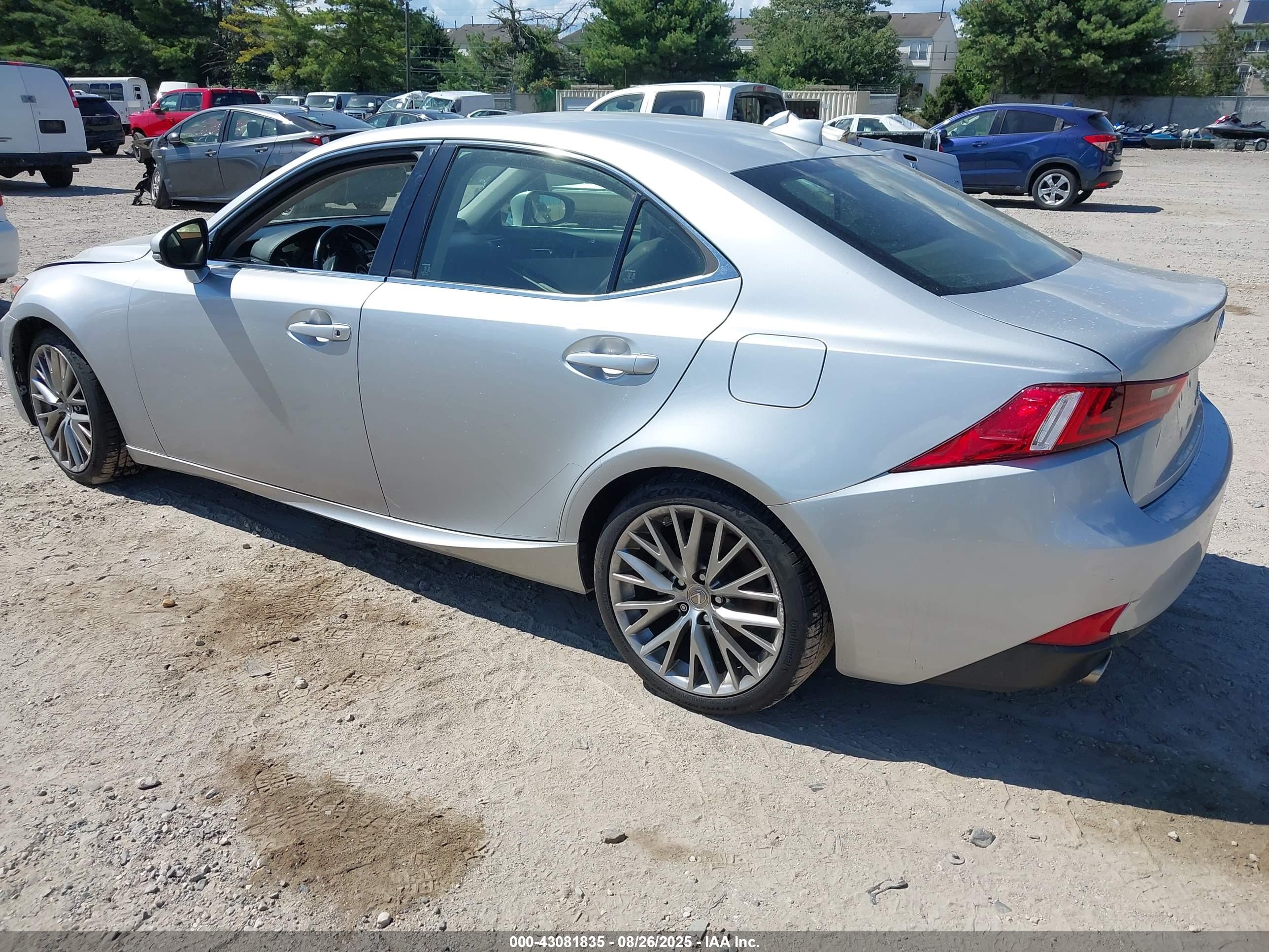 LEXUS IS image 3