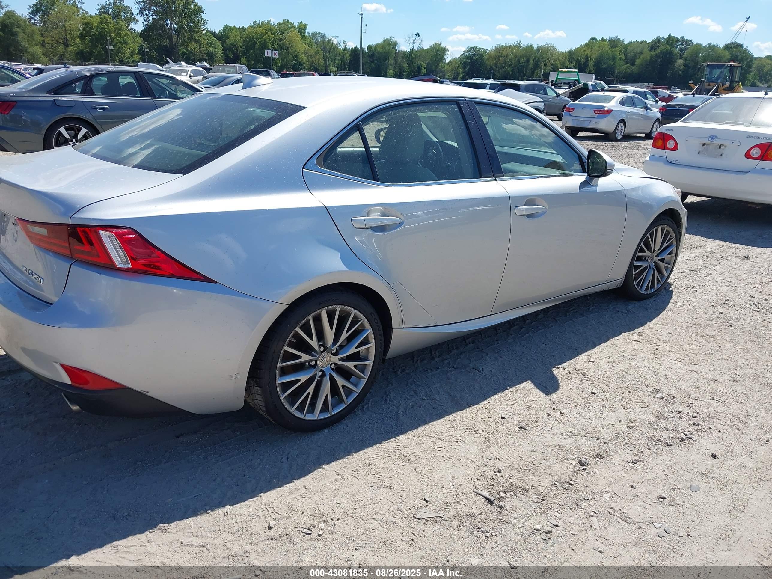 LEXUS IS image 4