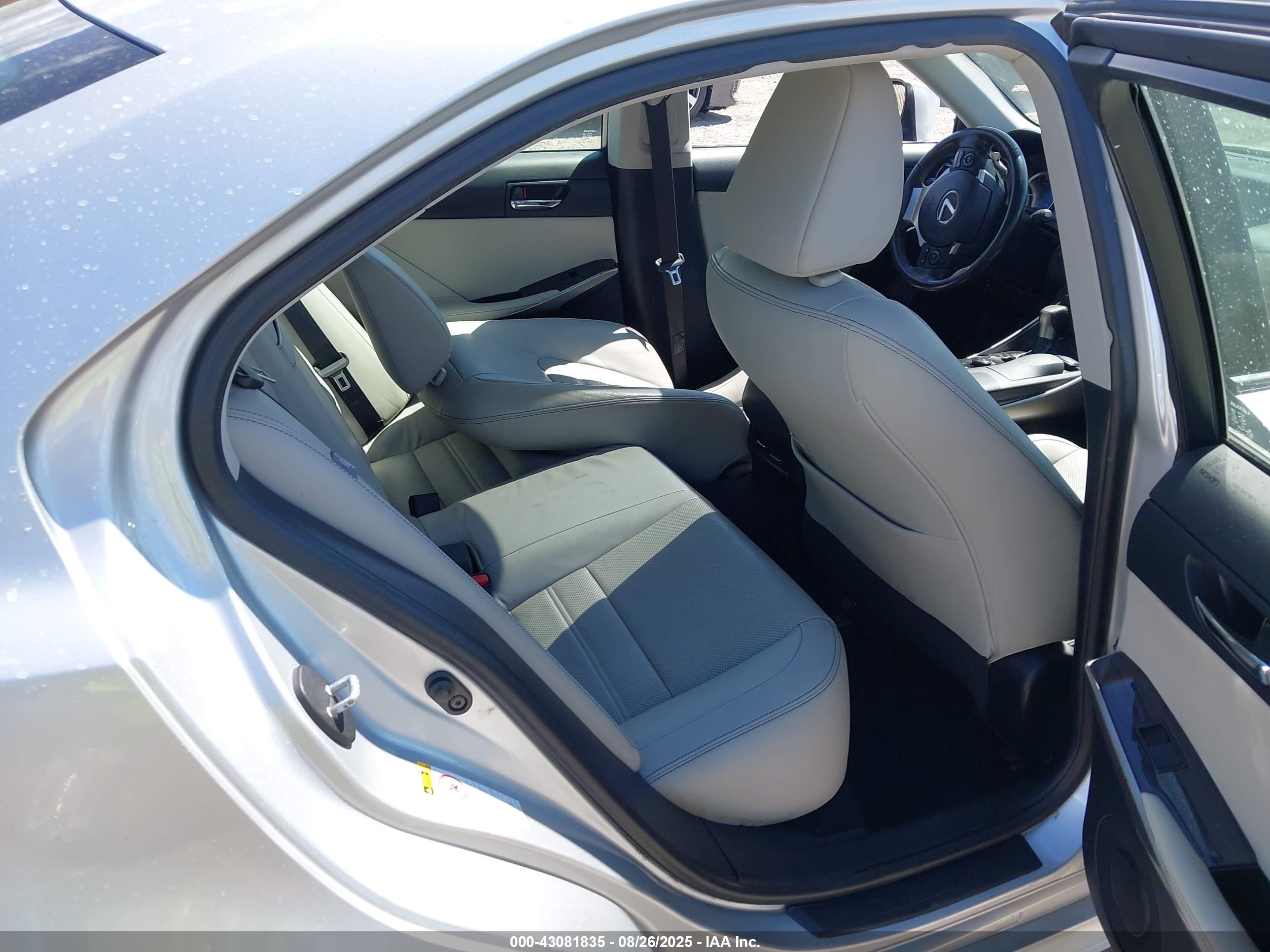 LEXUS IS image 8
