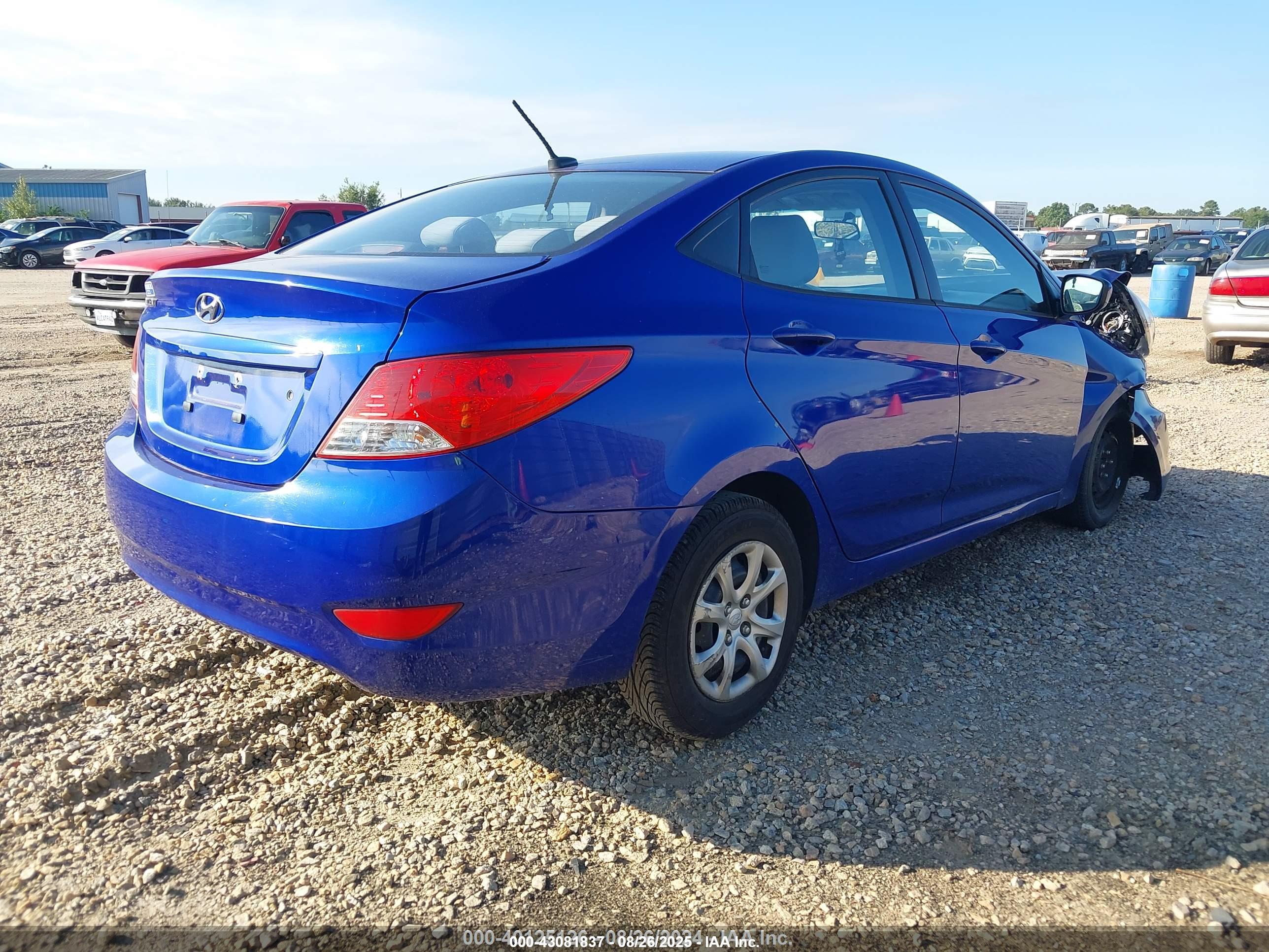 HYUNDAI ACCENT image 4