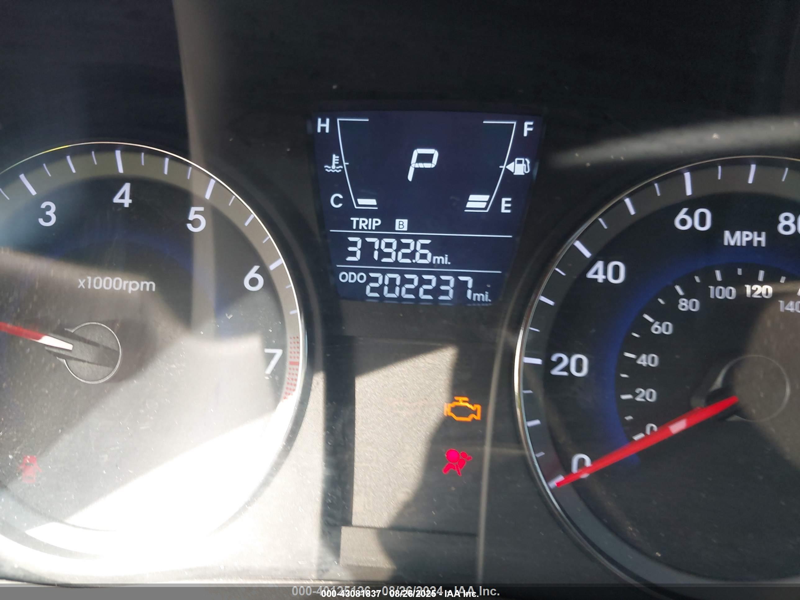 HYUNDAI ACCENT image 7
