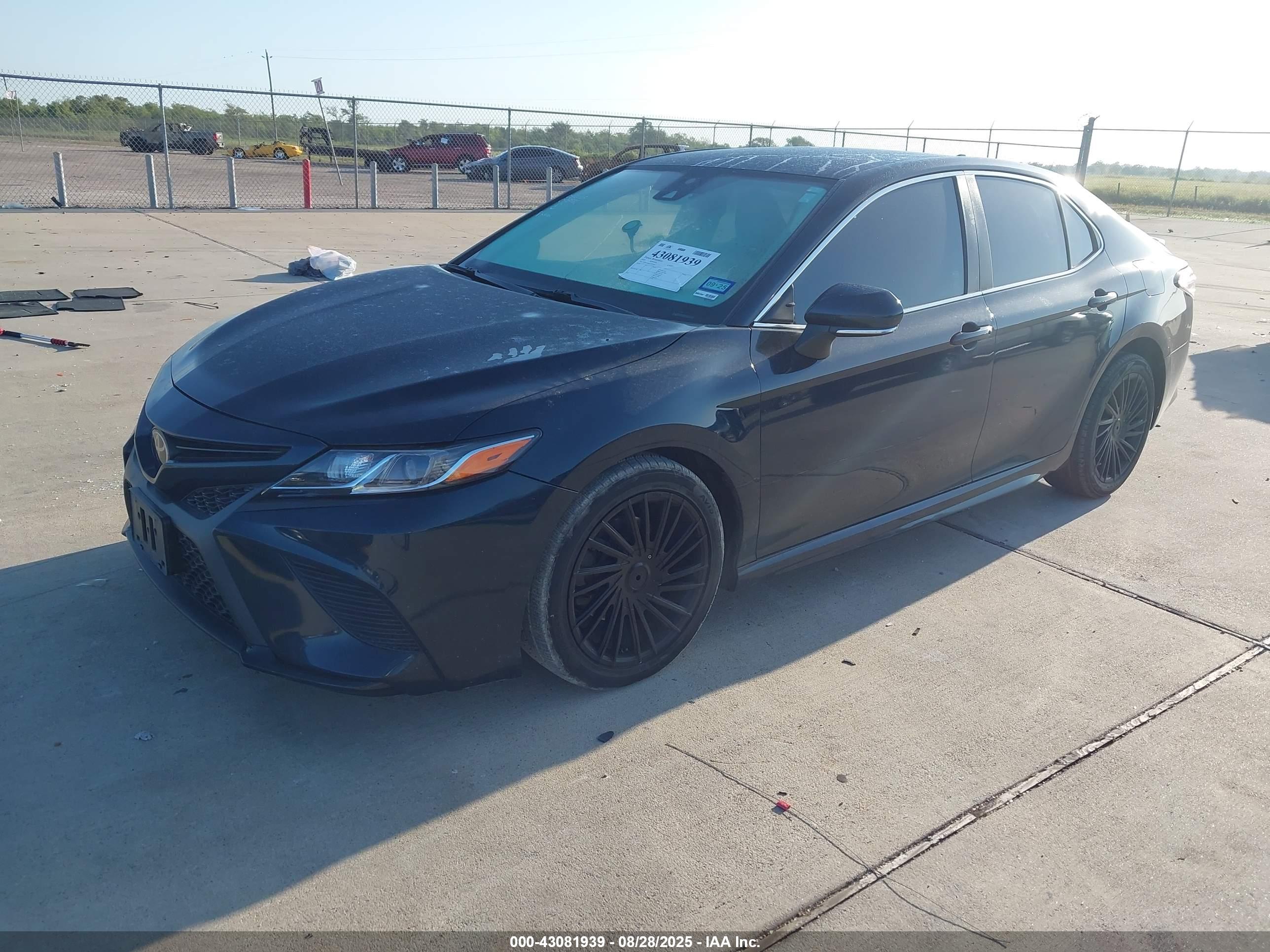 TOYOTA CAMRY image 2