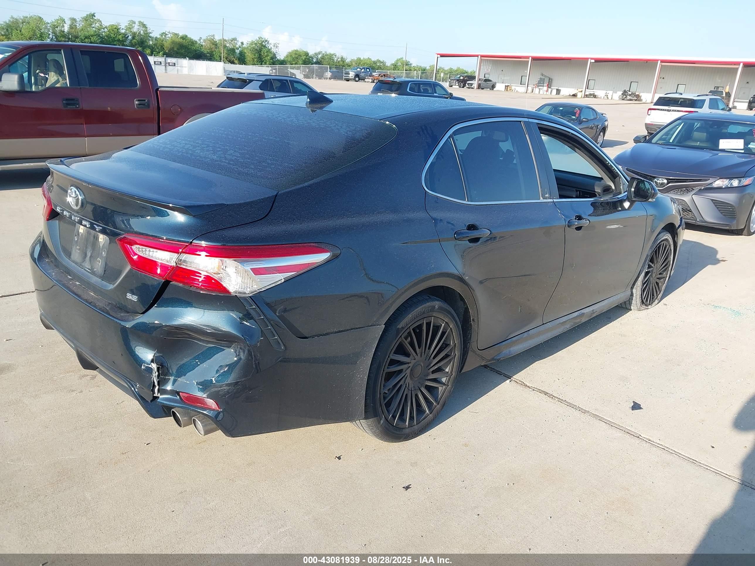 TOYOTA CAMRY image 4
