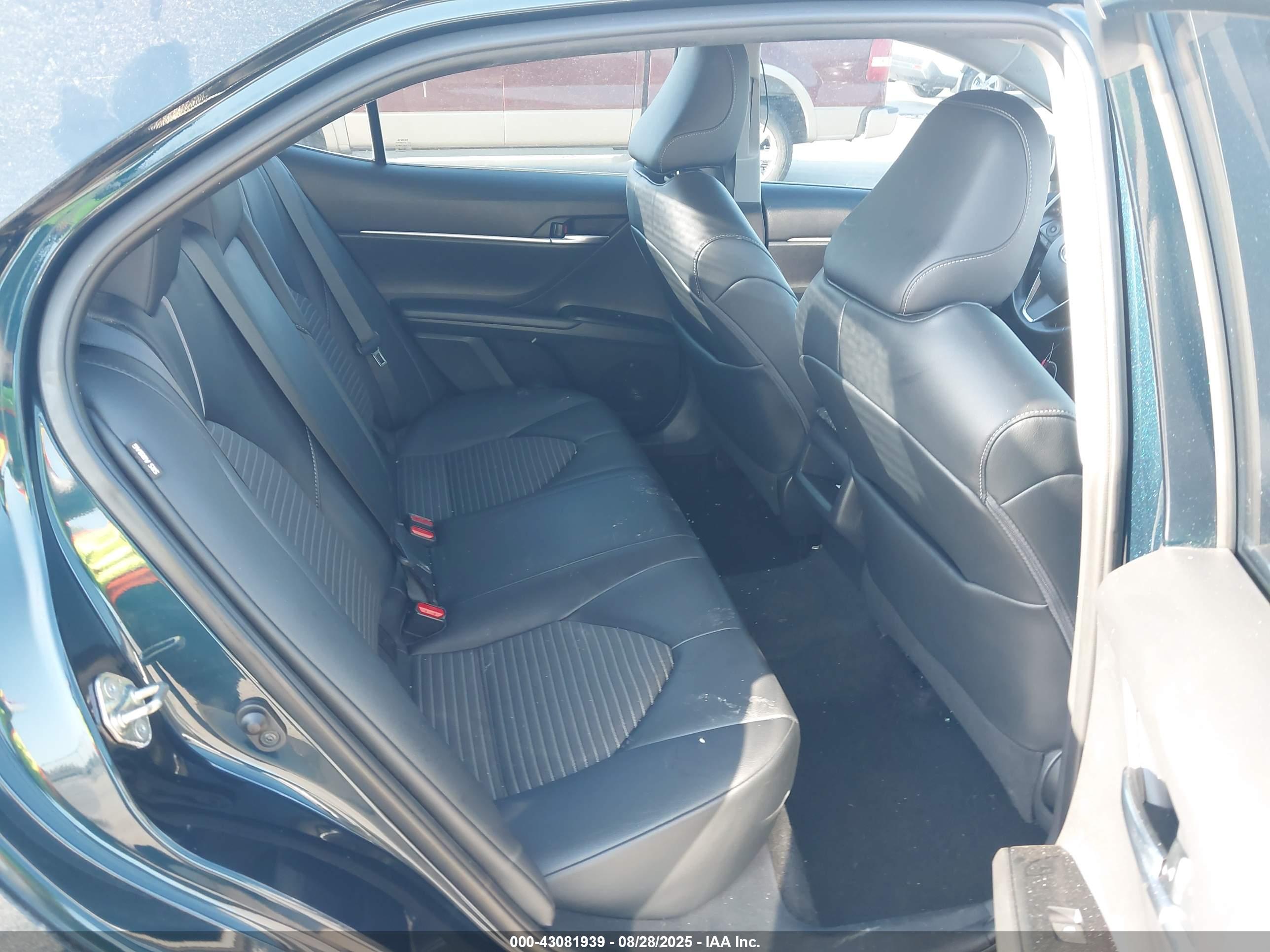 TOYOTA CAMRY image 8