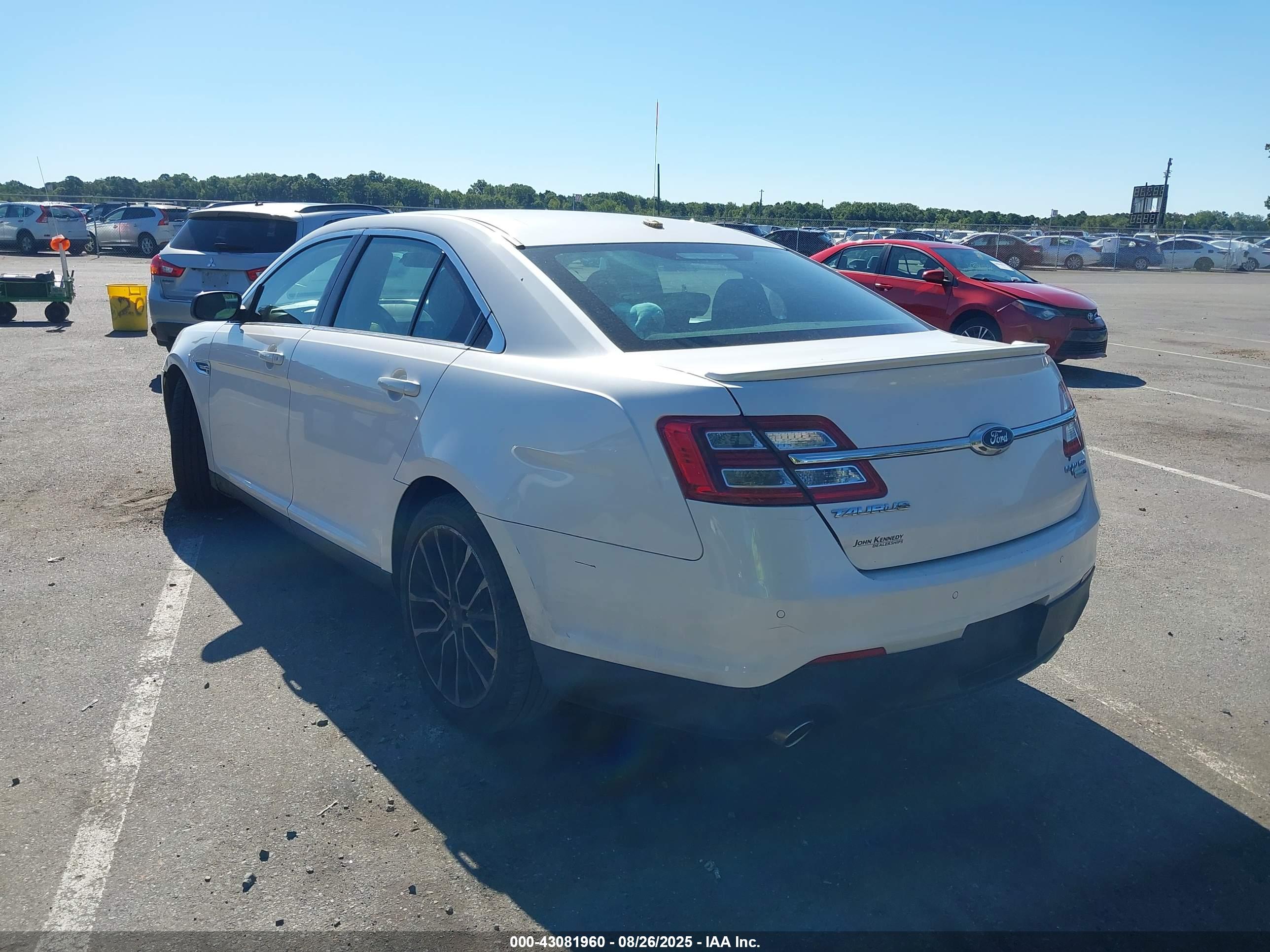 FORD TAURUS image 3