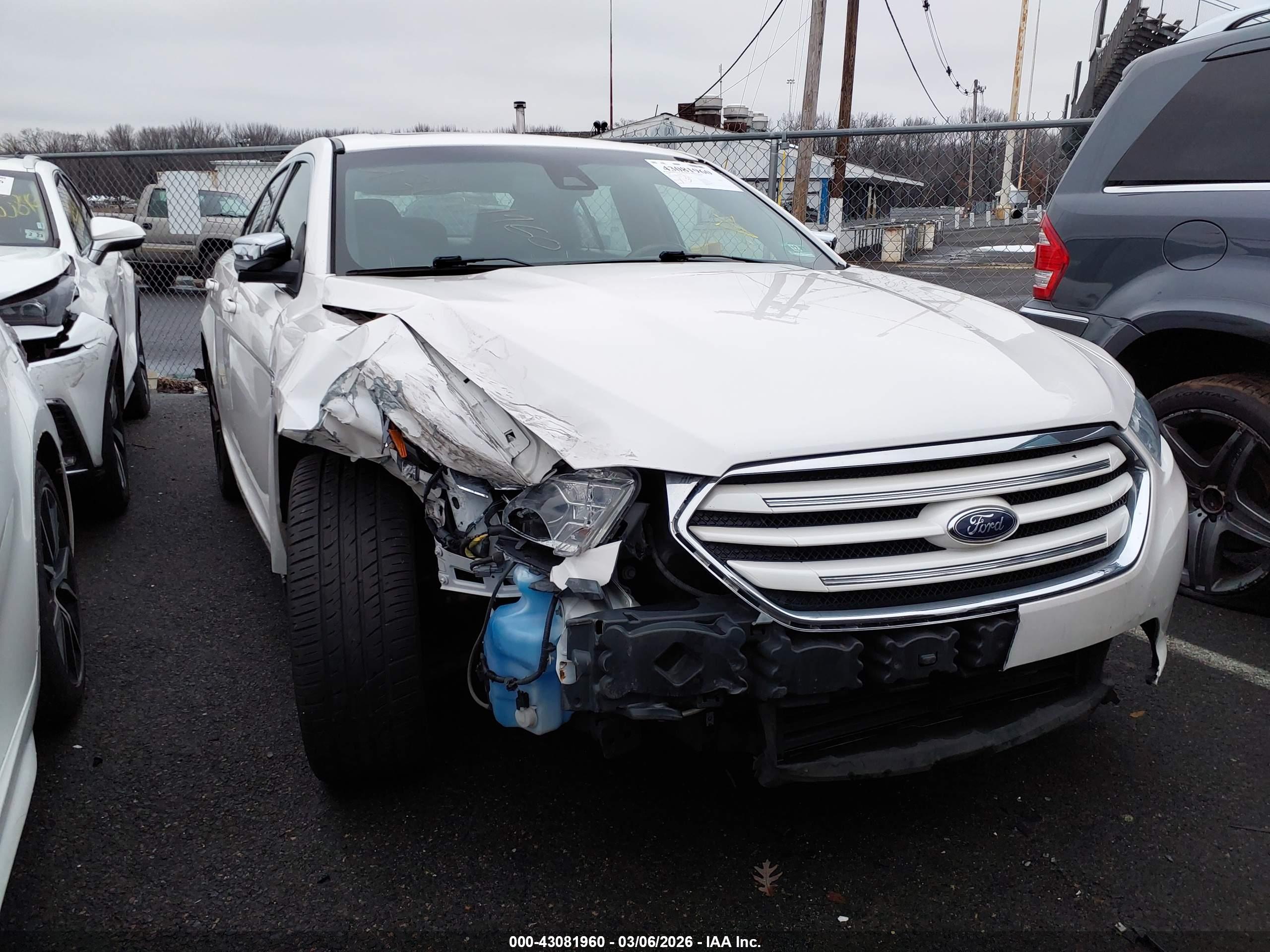 FORD TAURUS image 6