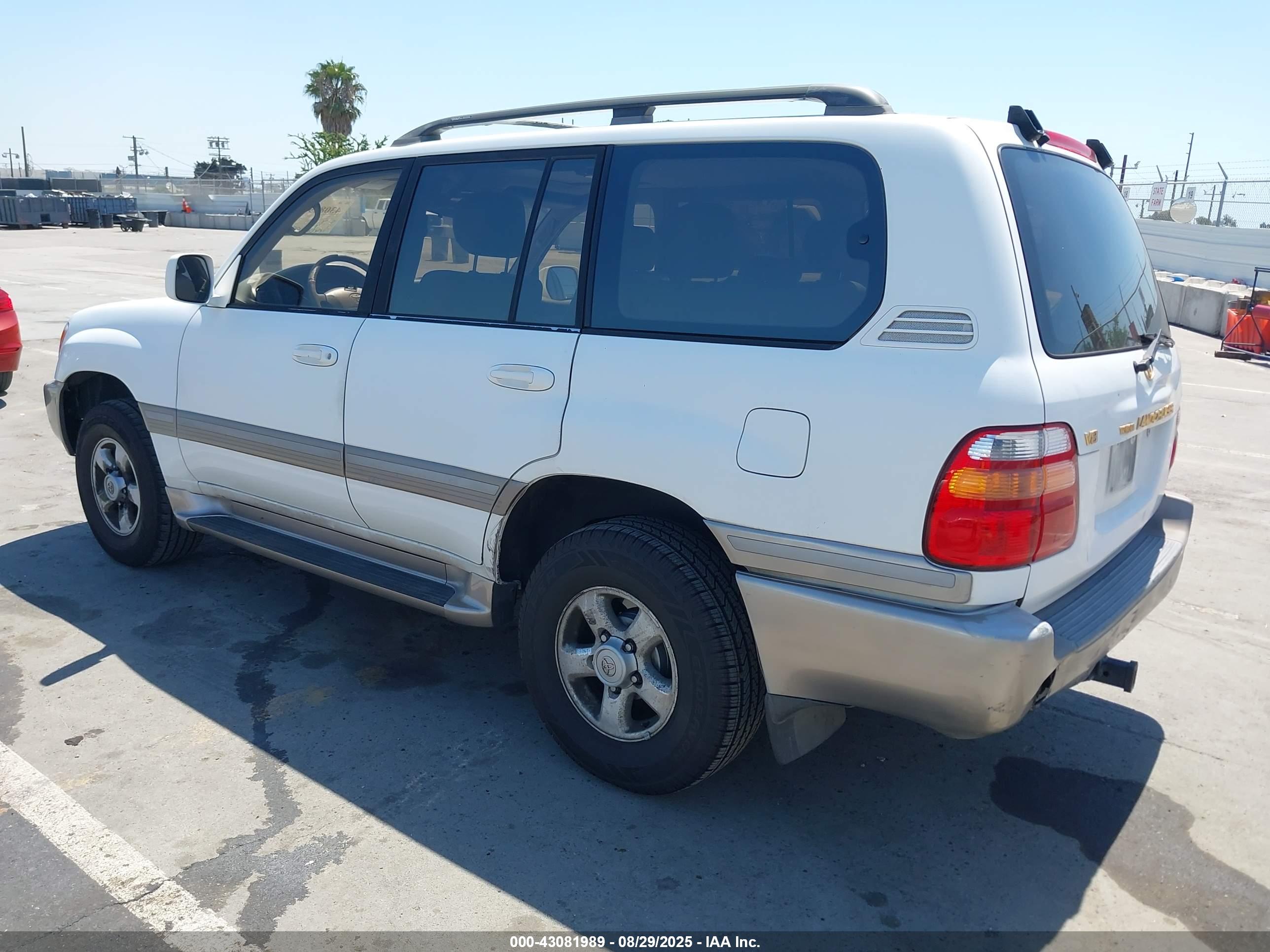 TOYOTA LAND image 3