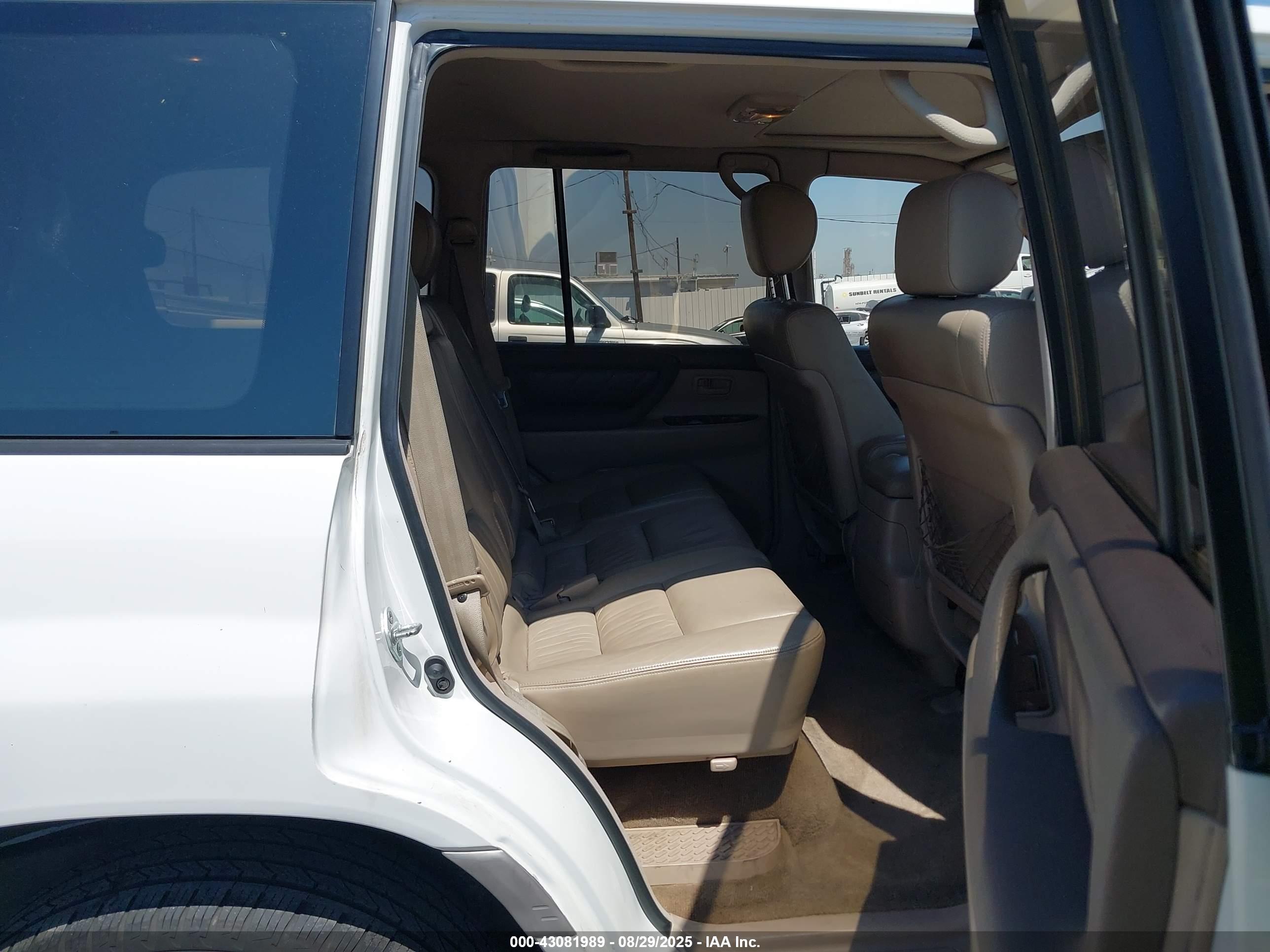 TOYOTA LAND image 8