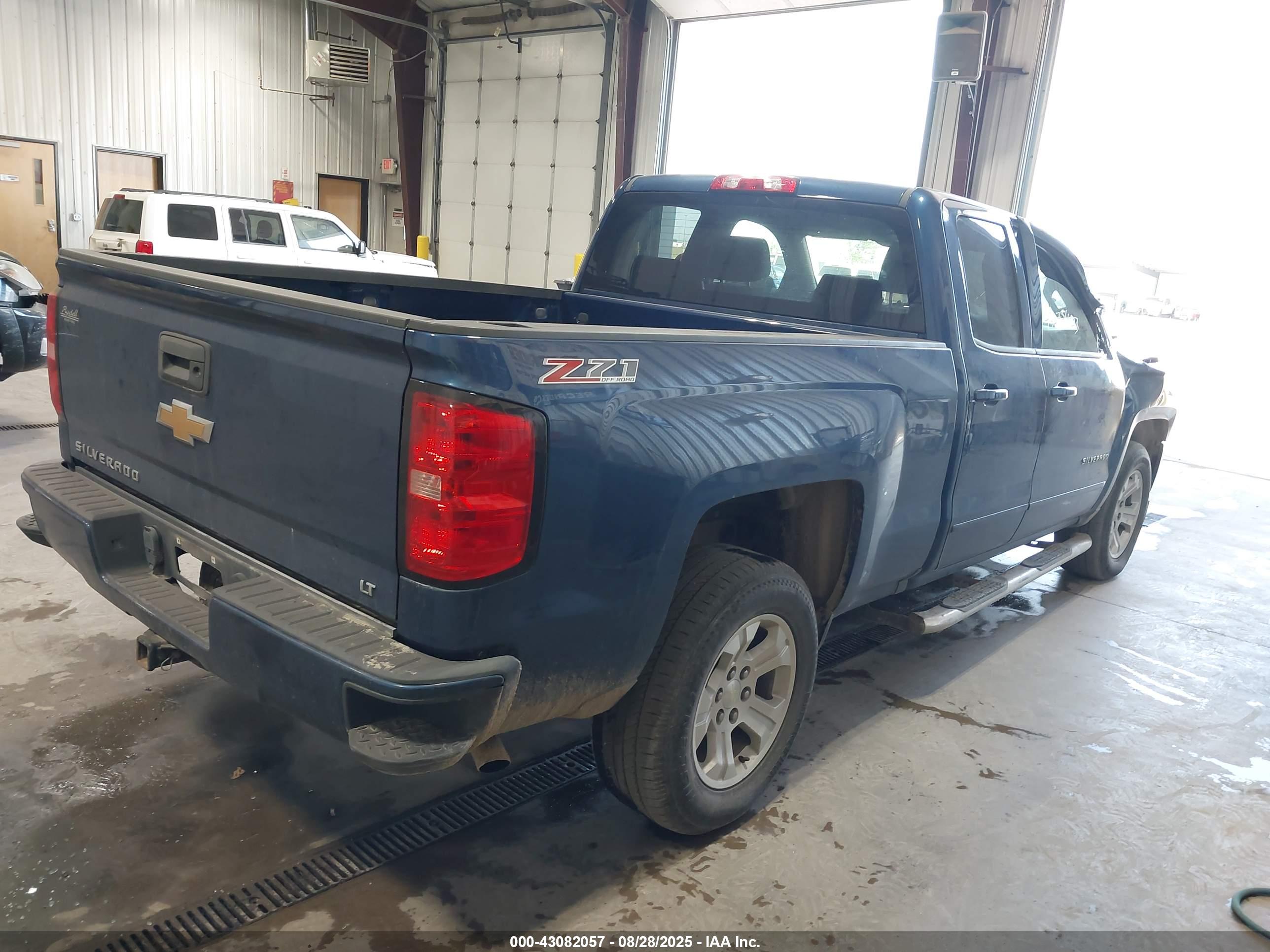 CHEVROLET SILVERADO image 4
