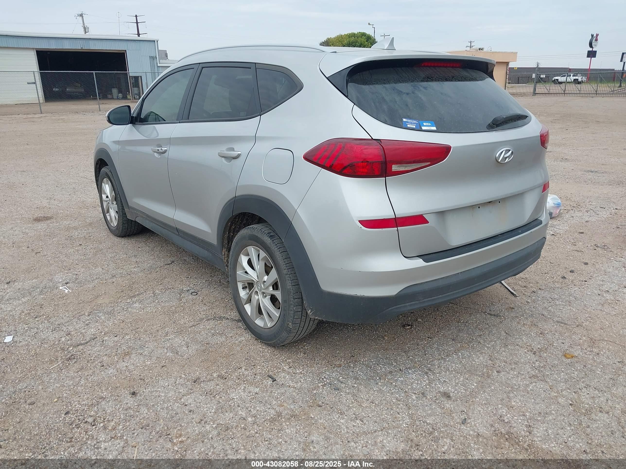 HYUNDAI TUCSON image 3