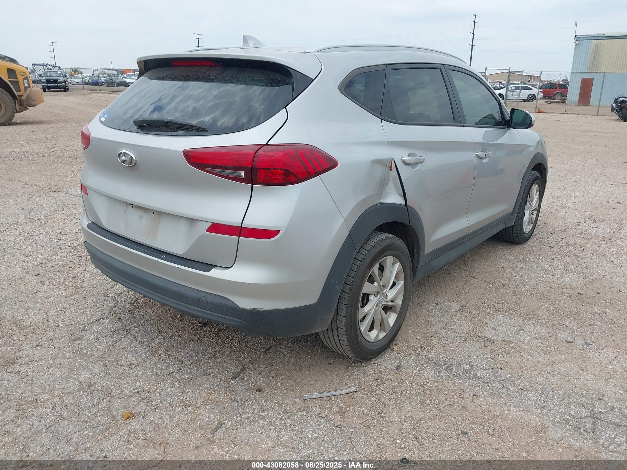 HYUNDAI TUCSON image 4
