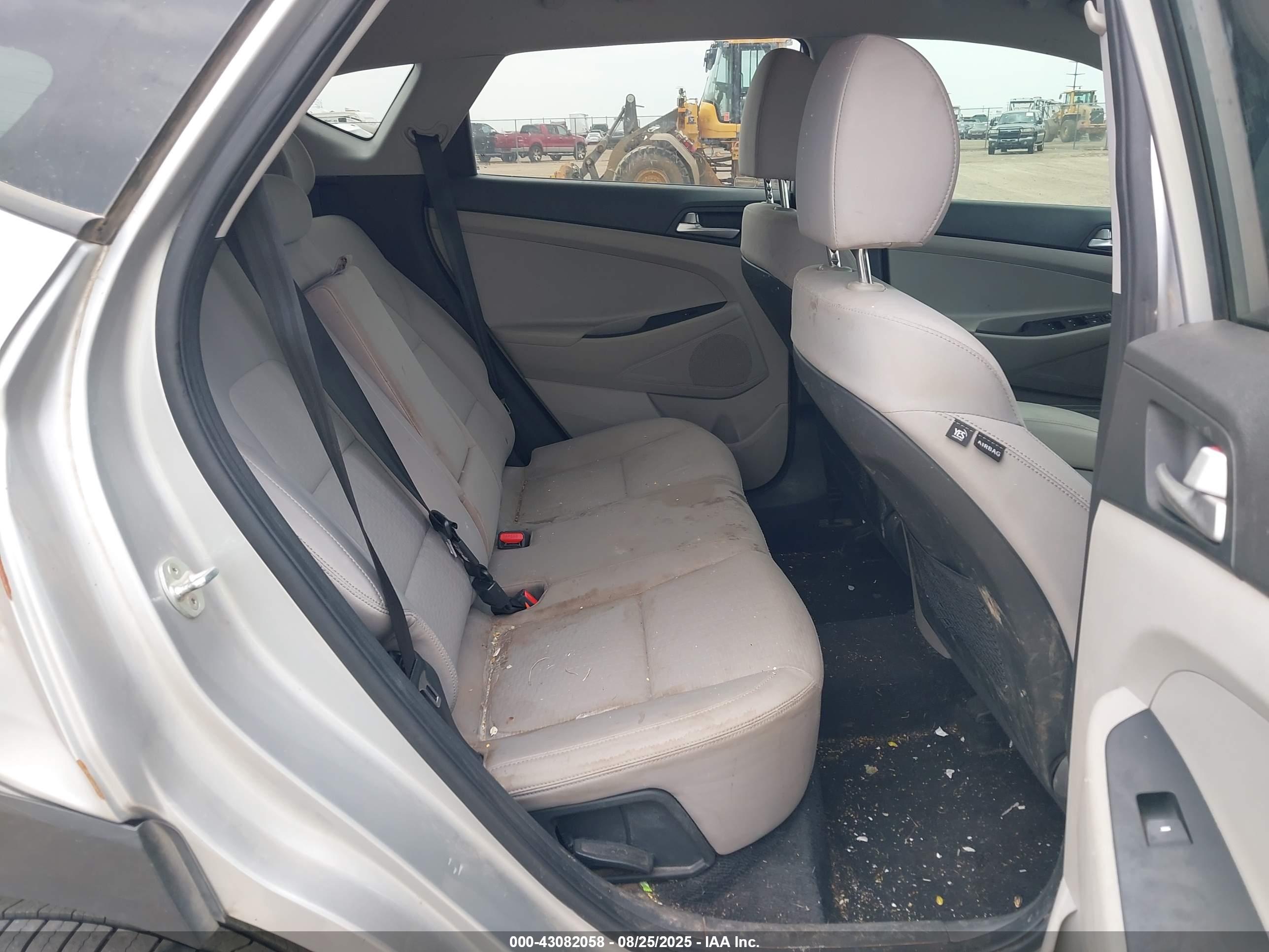 HYUNDAI TUCSON image 8