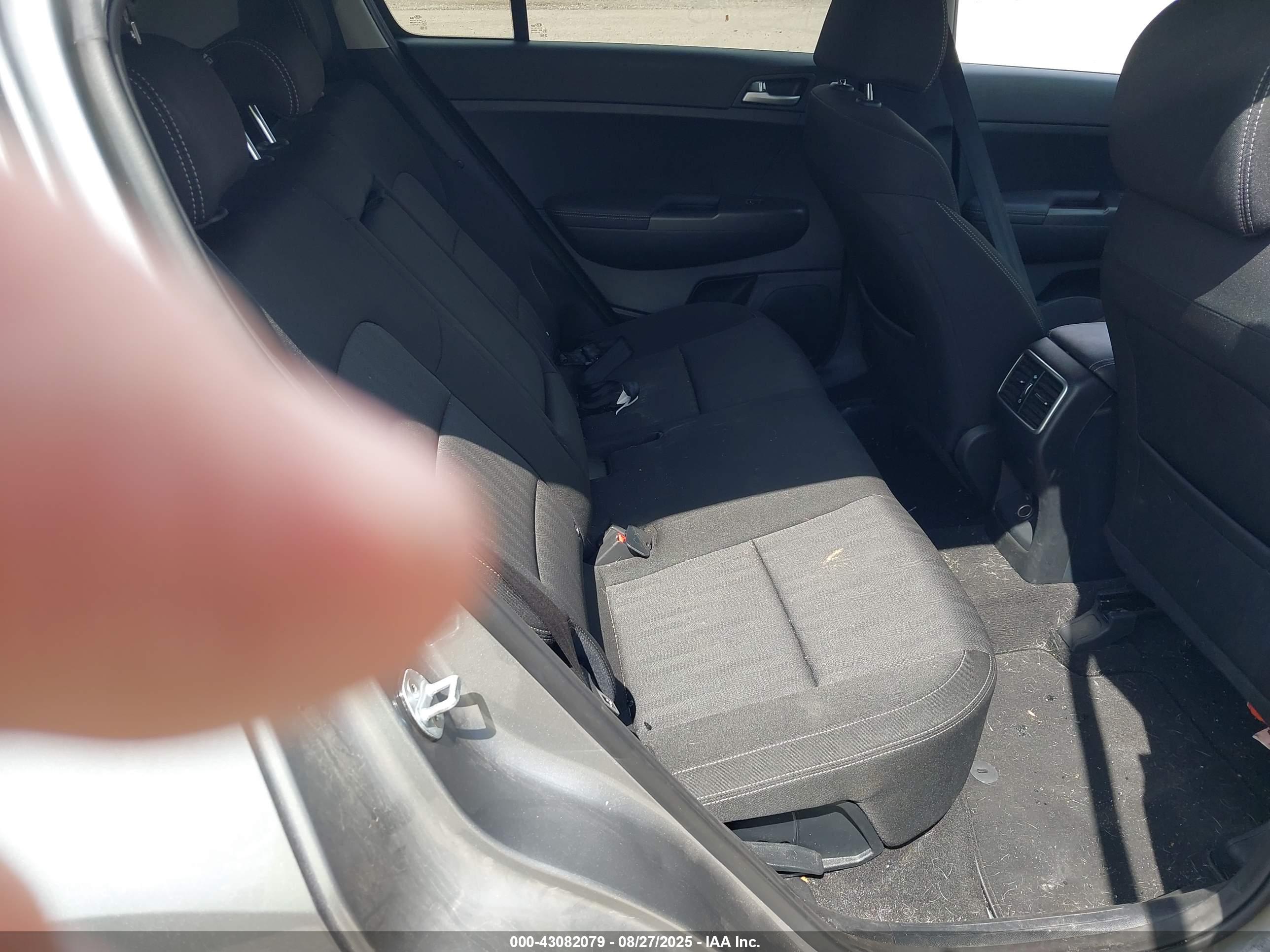 KIA SPORTAGE image 8