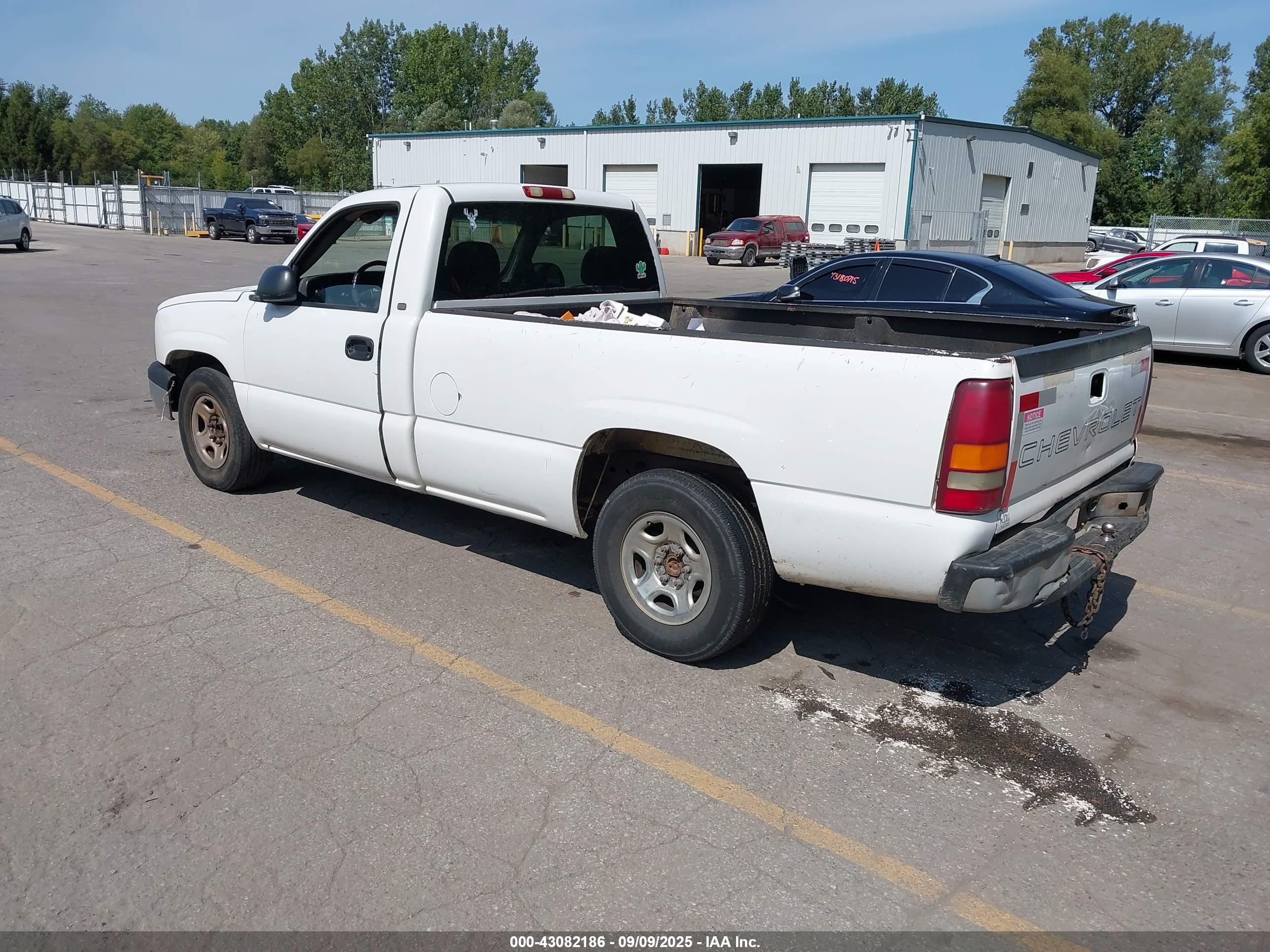 CHEVROLET SILVERADO image 3