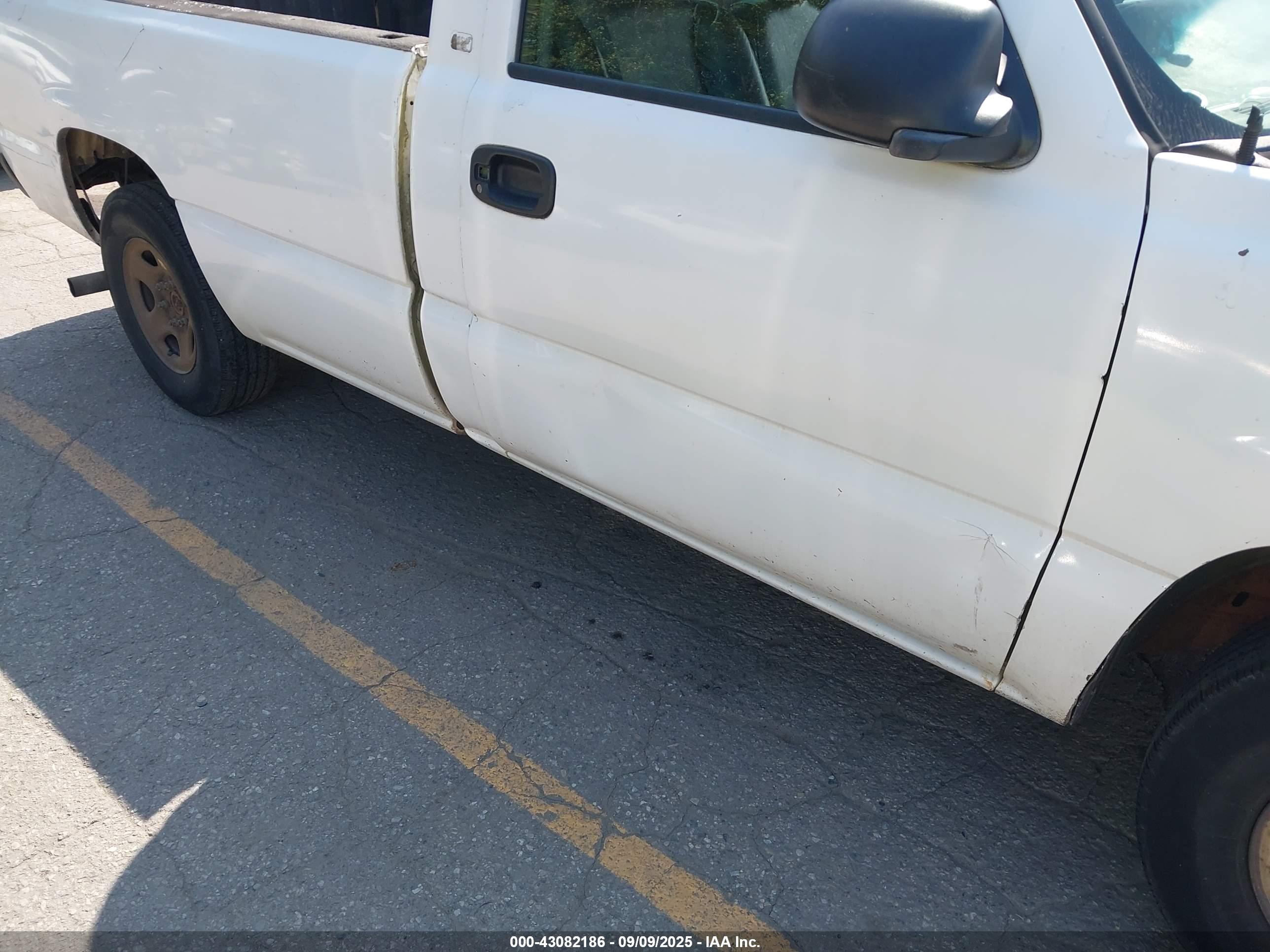 CHEVROLET SILVERADO image 6