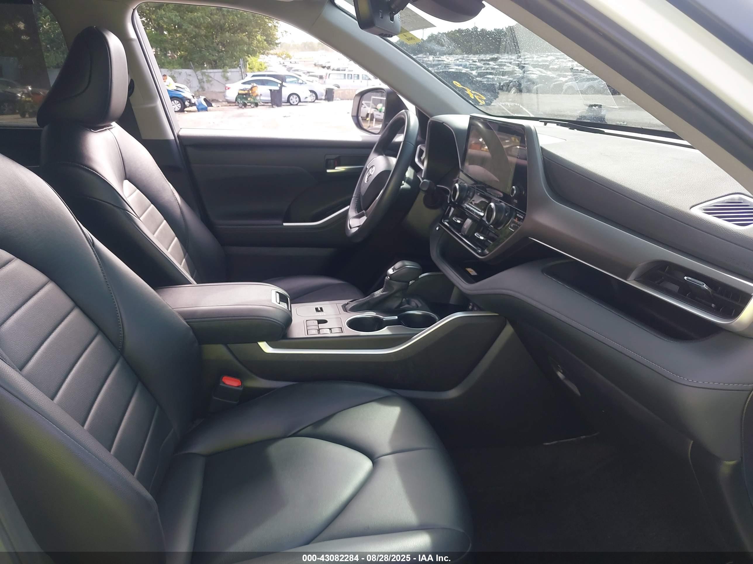 TOYOTA HIGHLANDER image 5